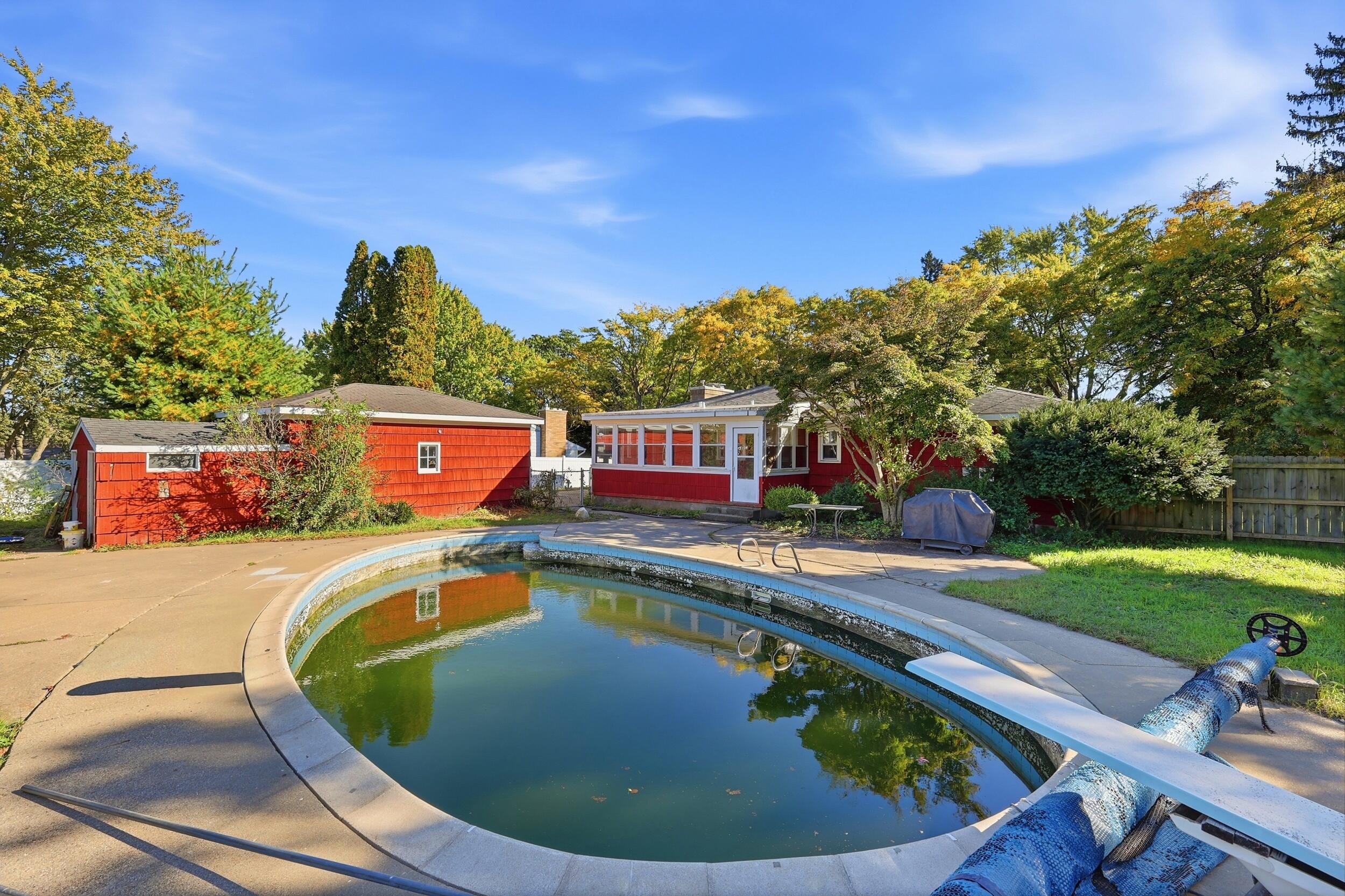2211 Apple Avenue NW Grand Rapids MI 49504