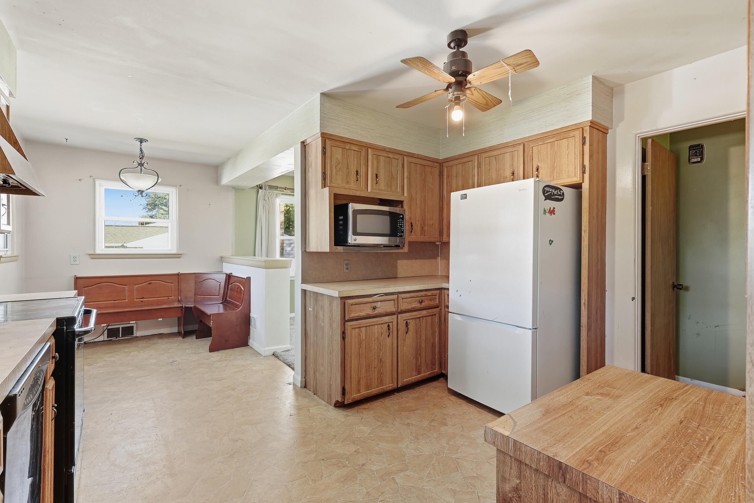2211 Apple Avenue NW Grand Rapids MI 49504