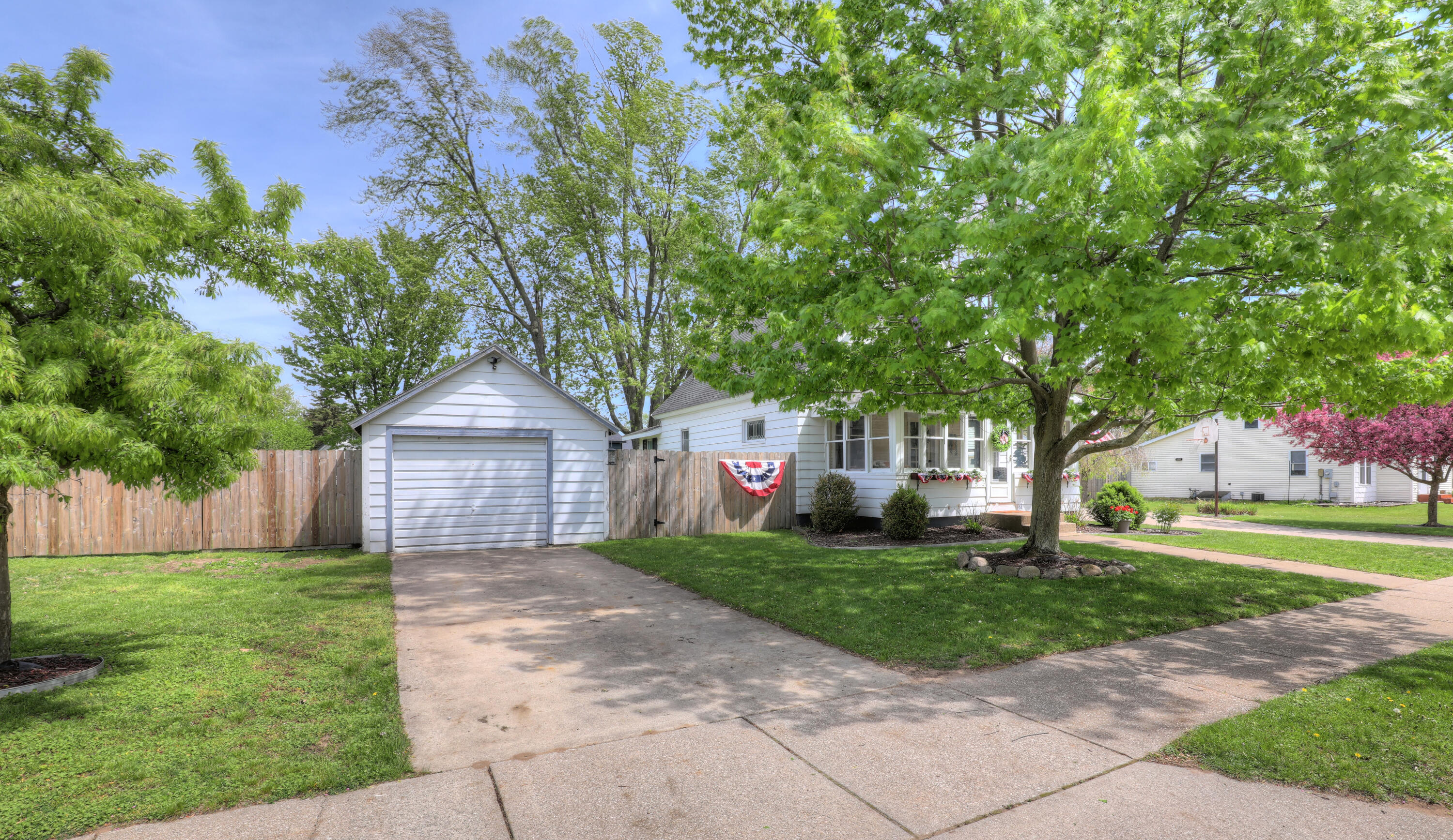 241 Woodward Street Zeeland MI 49464