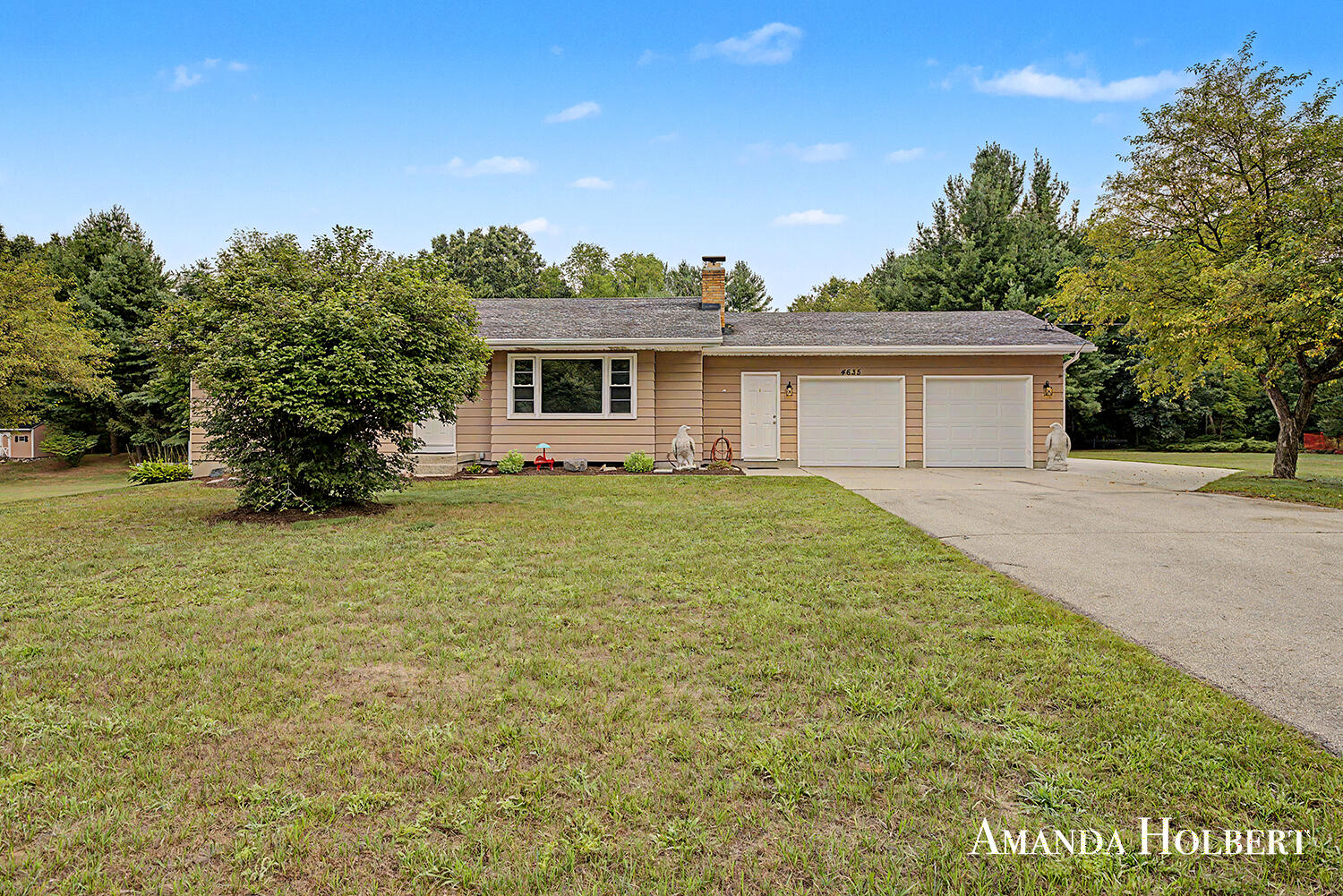 4635 12 Mile Road NE Rockford MI 49341