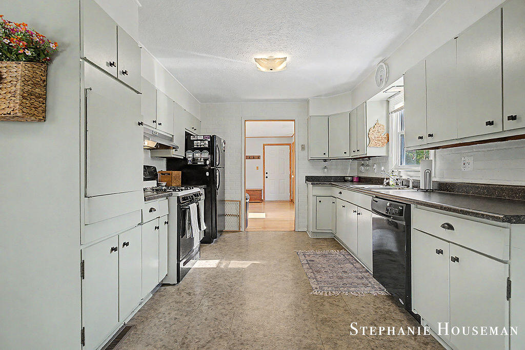 2914 River Hill Drive NW Grand Rapids MI 49534