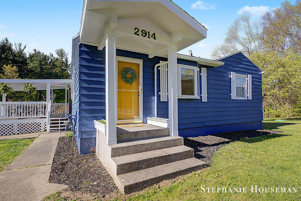 2914 River Hill Drive NW Grand Rapids MI 49534