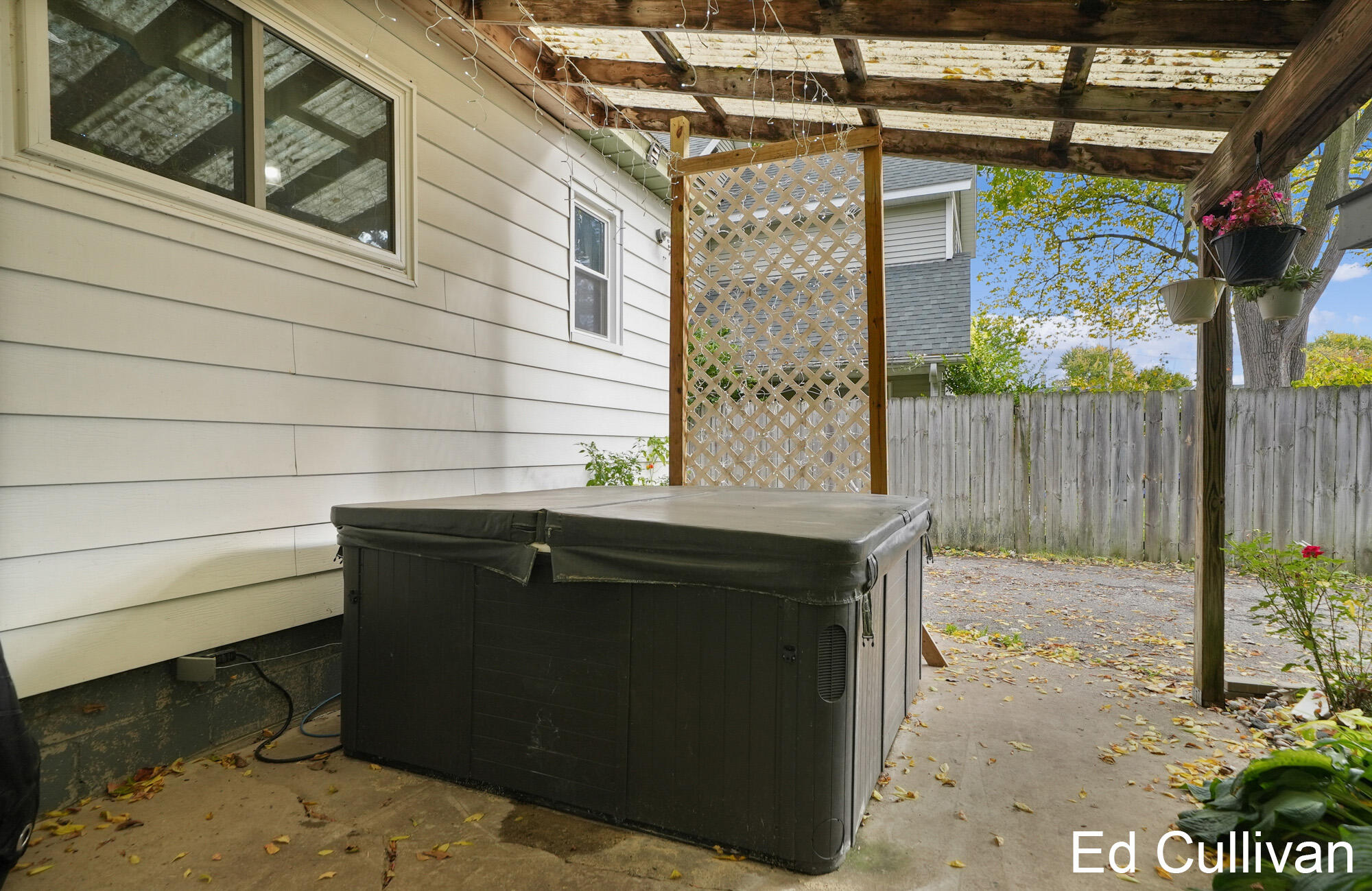 824 Arianna Street NW Grand Rapids MI 49504