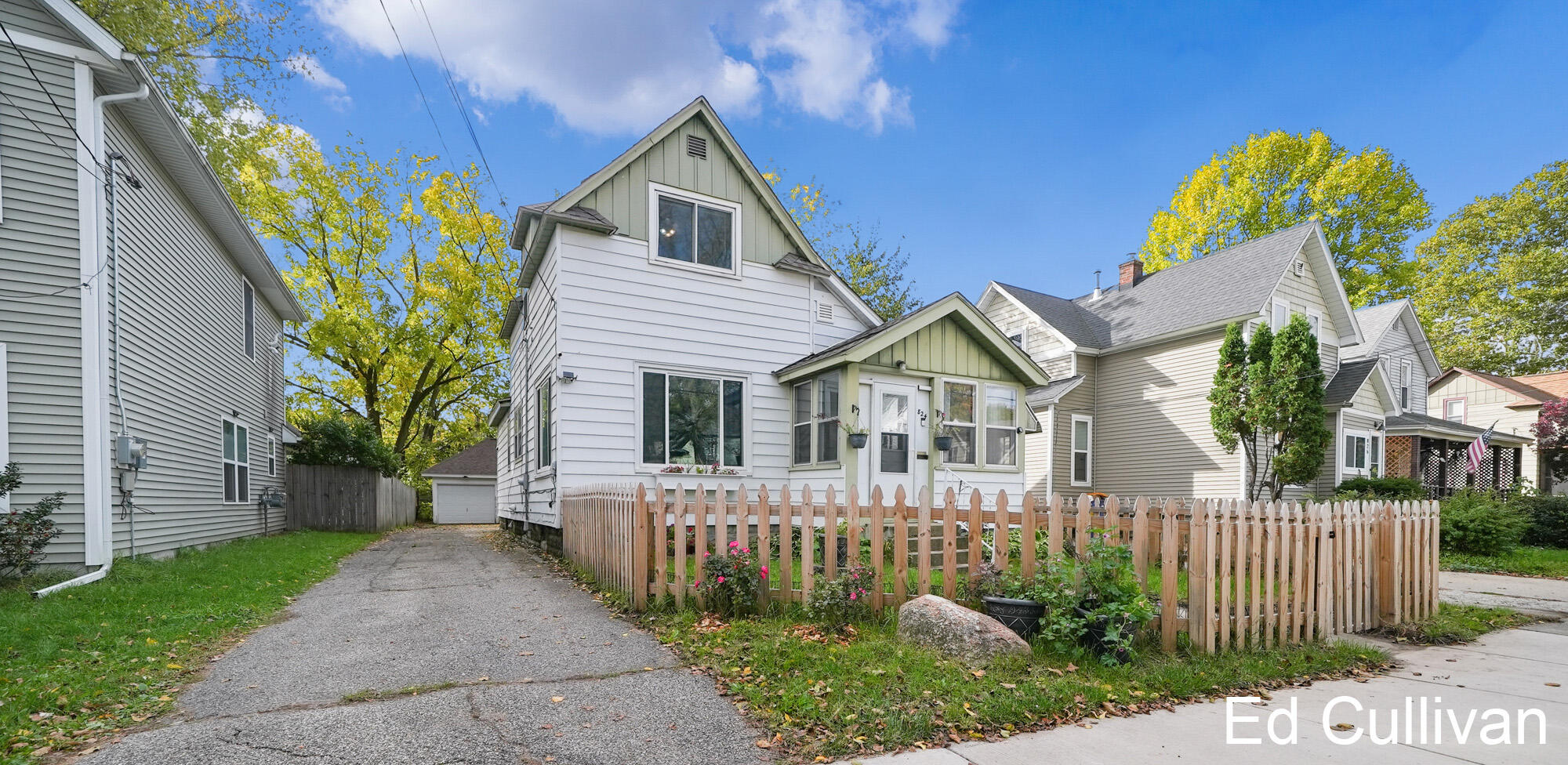 824 Arianna Street NW Grand Rapids MI 49504