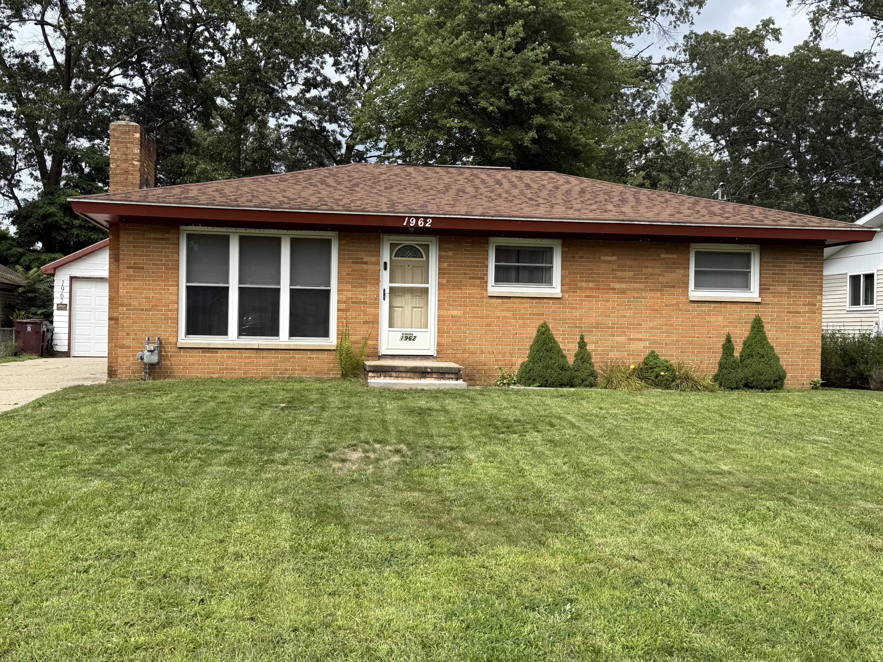 1962 Francis Avenue Muskegon MI 49442