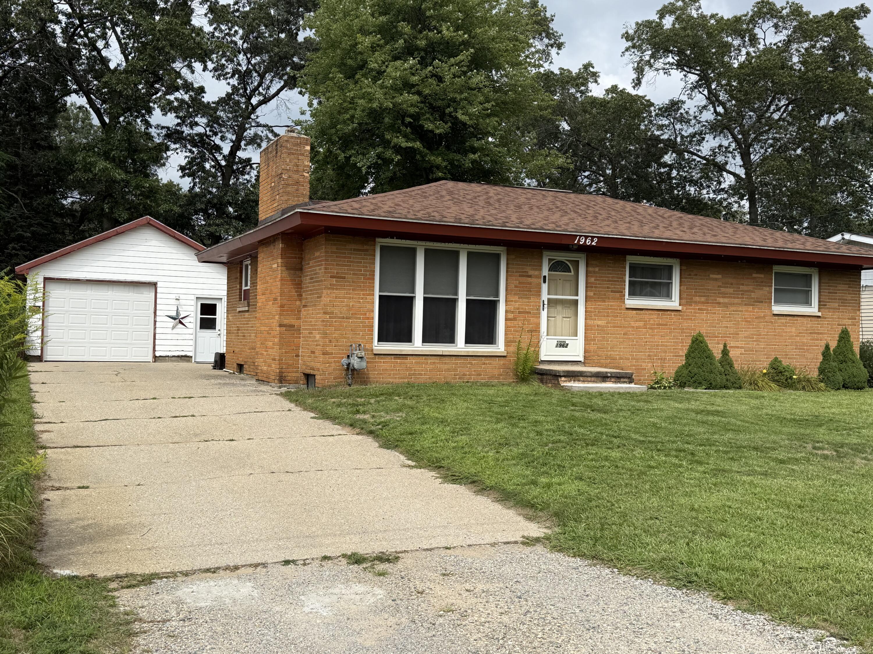 1962 Francis Avenue Muskegon MI 49442
