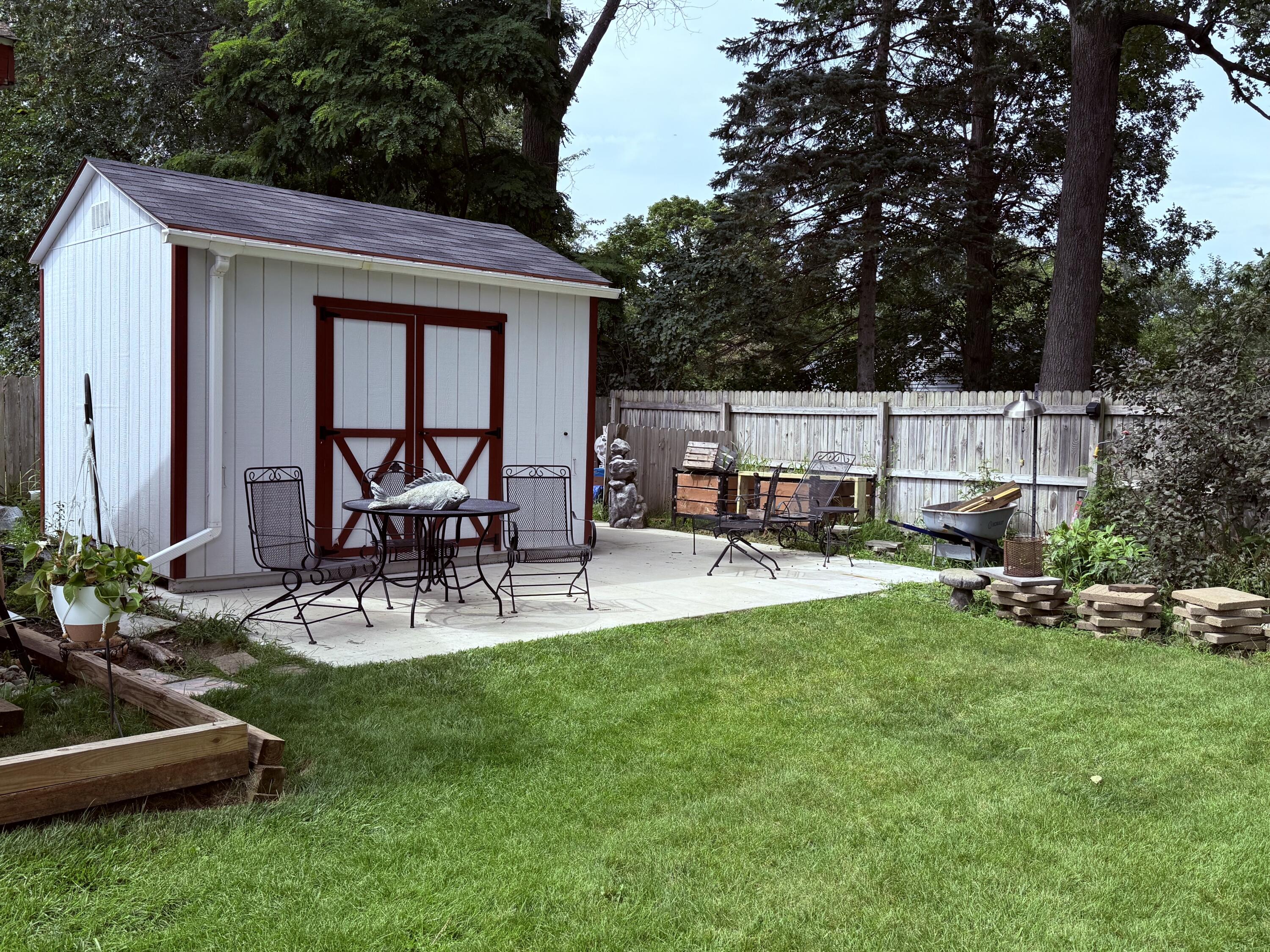 1962 Francis Avenue Muskegon MI 49442