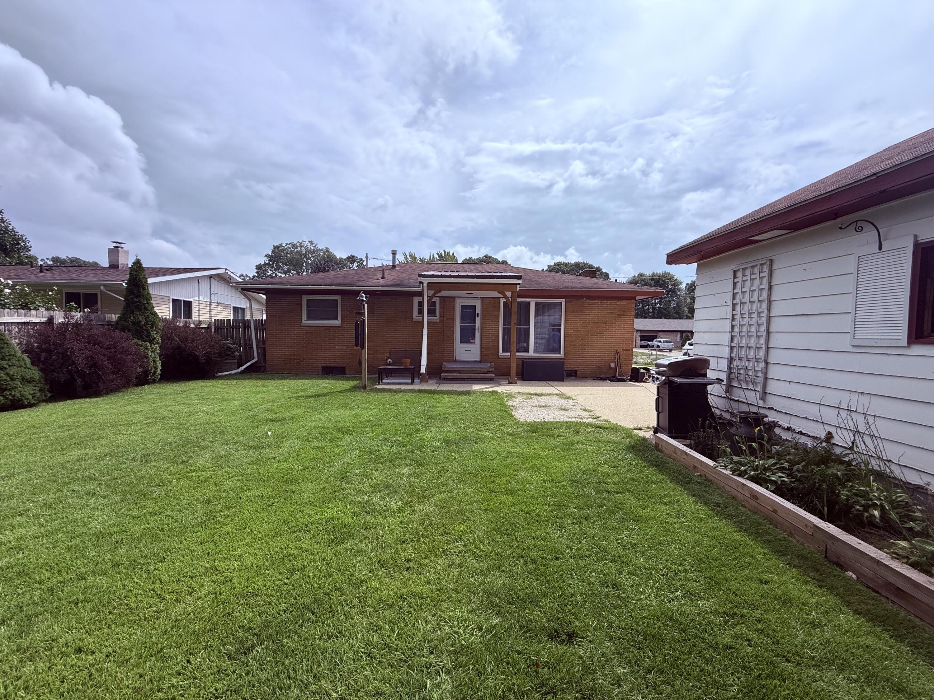 1962 Francis Avenue Muskegon MI 49442