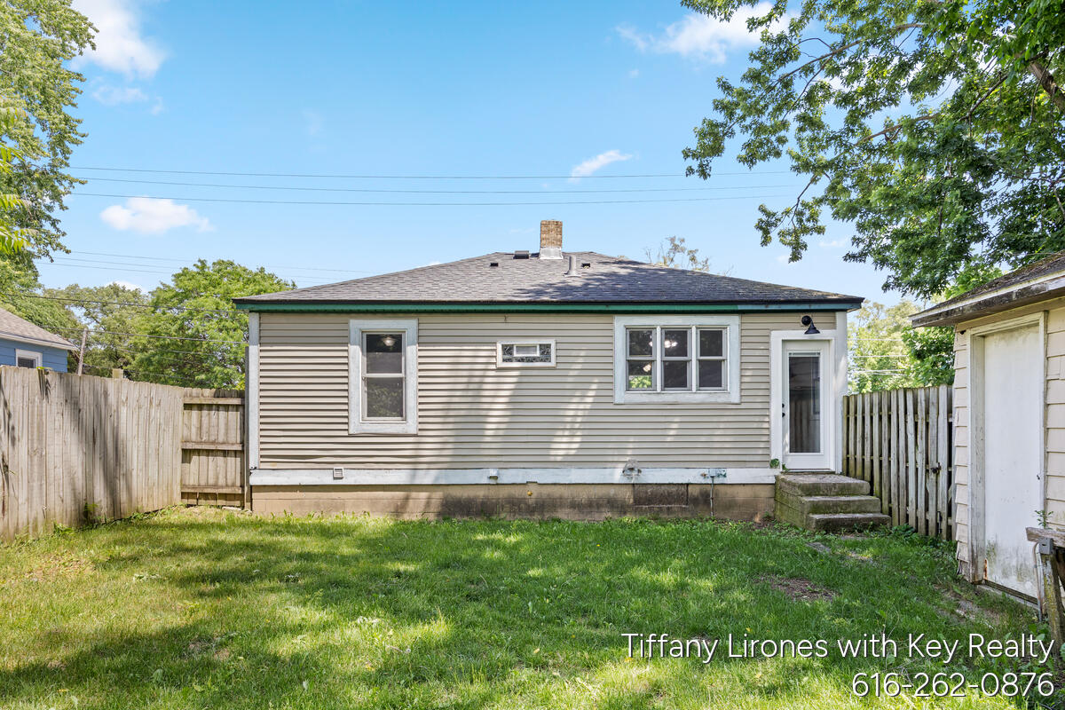 3241 Buchanan Avenue SW Grand Rapids MI 49548
