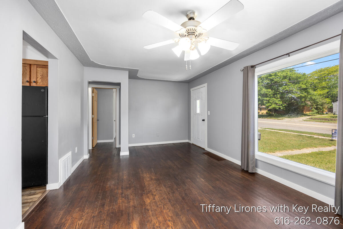 3241 Buchanan Avenue SW Grand Rapids MI 49548