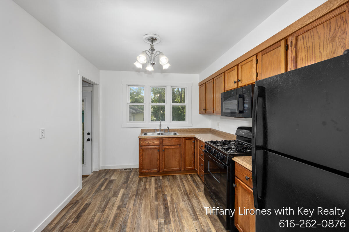 3241 Buchanan Avenue SW Grand Rapids MI 49548