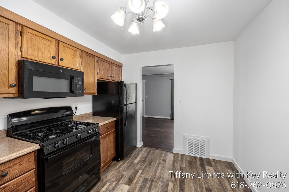 3241 Buchanan Avenue SW Grand Rapids MI 49548