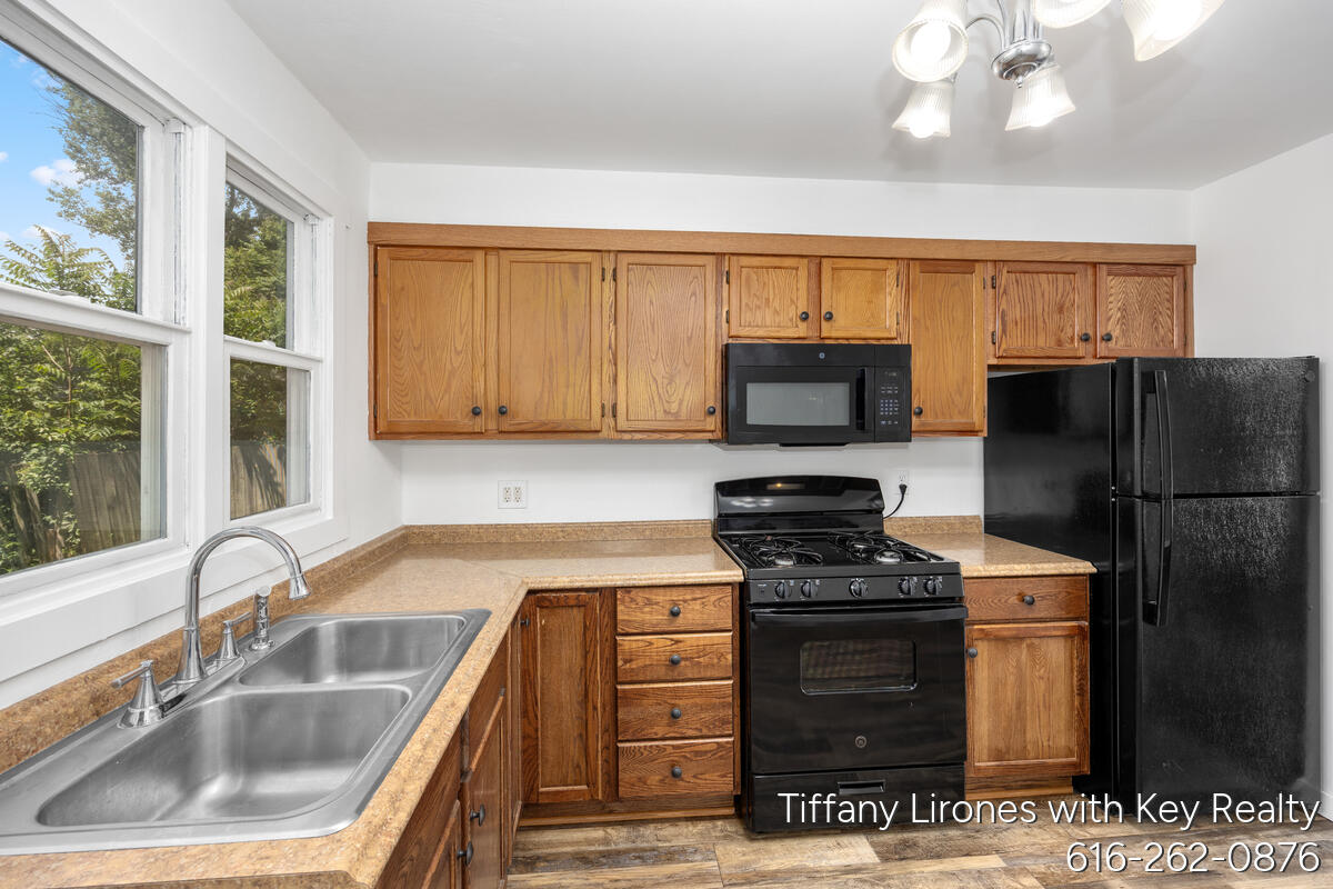 3241 Buchanan Avenue SW Grand Rapids MI 49548