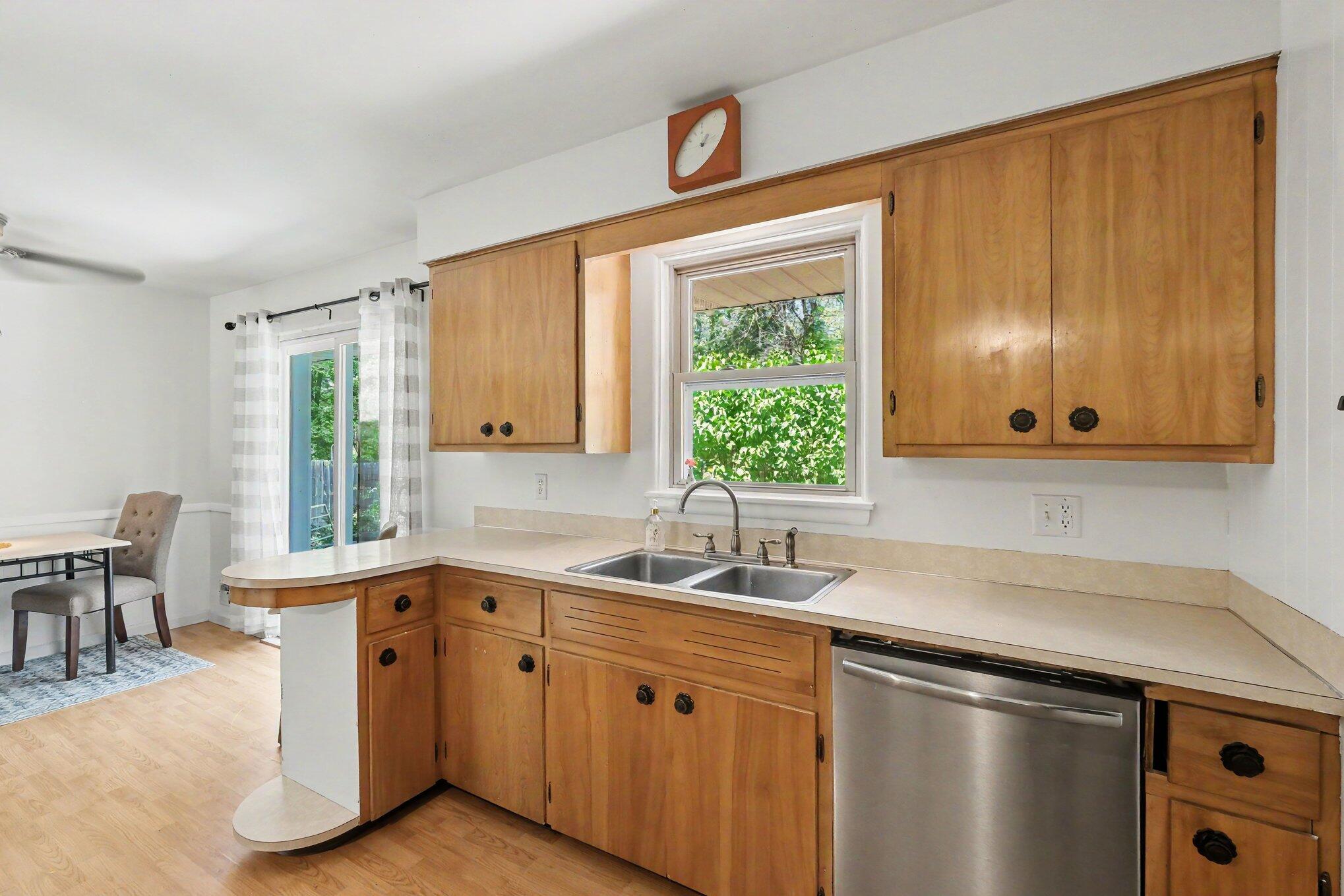 725 Parkway Drive NE Grand Rapids MI 49525