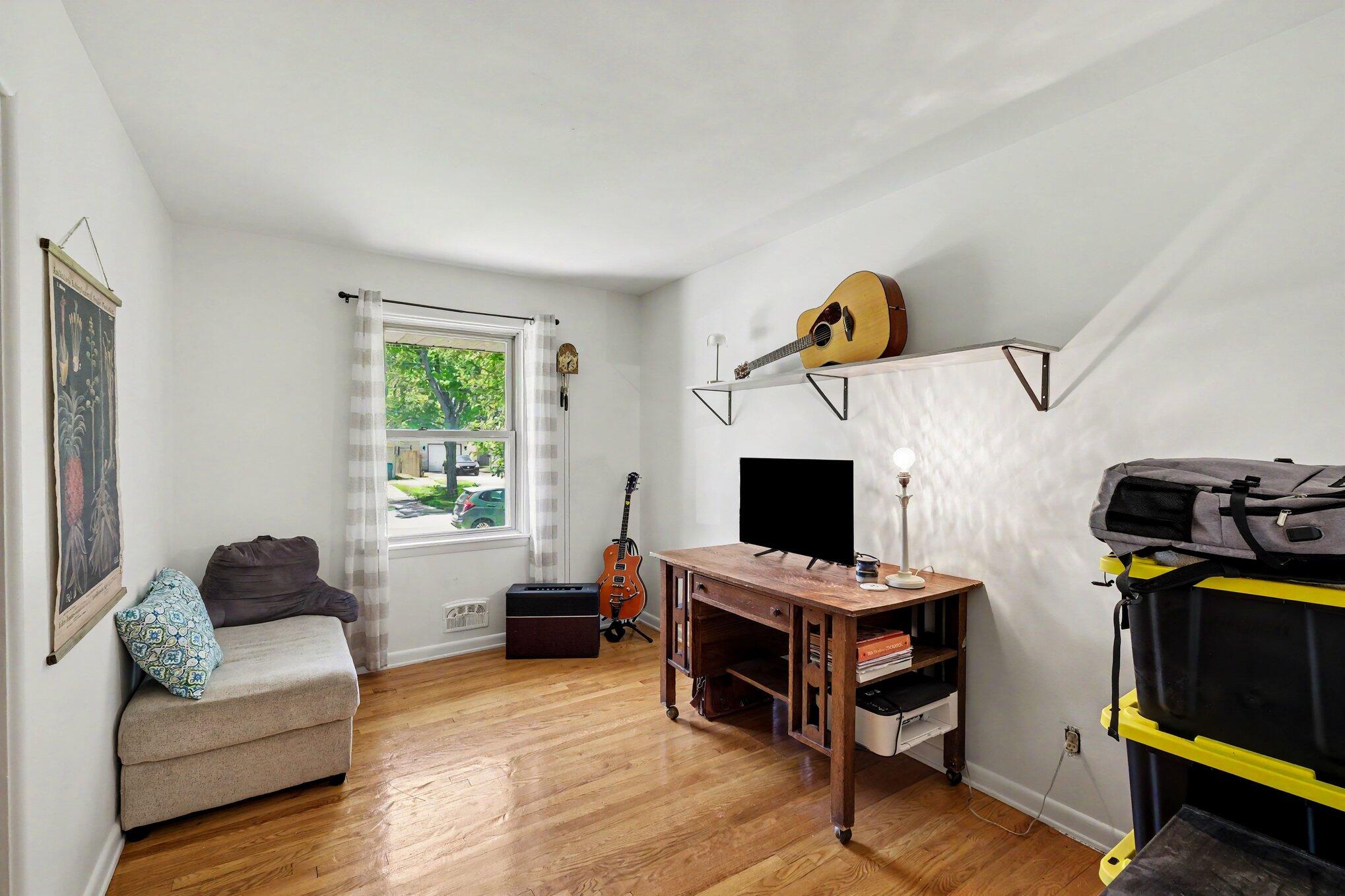 725 Parkway Drive NE Grand Rapids MI 49525