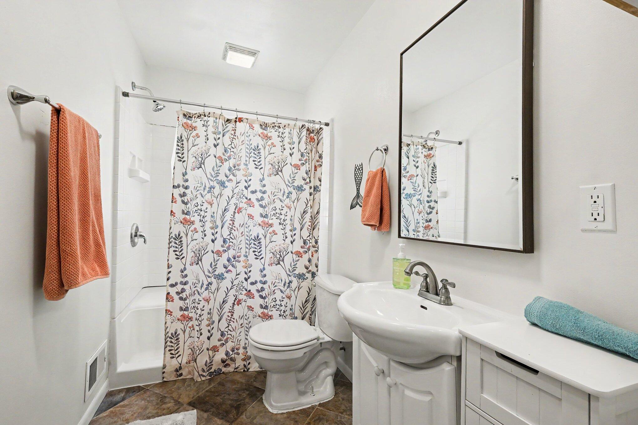 725 Parkway Drive NE Grand Rapids MI 49525