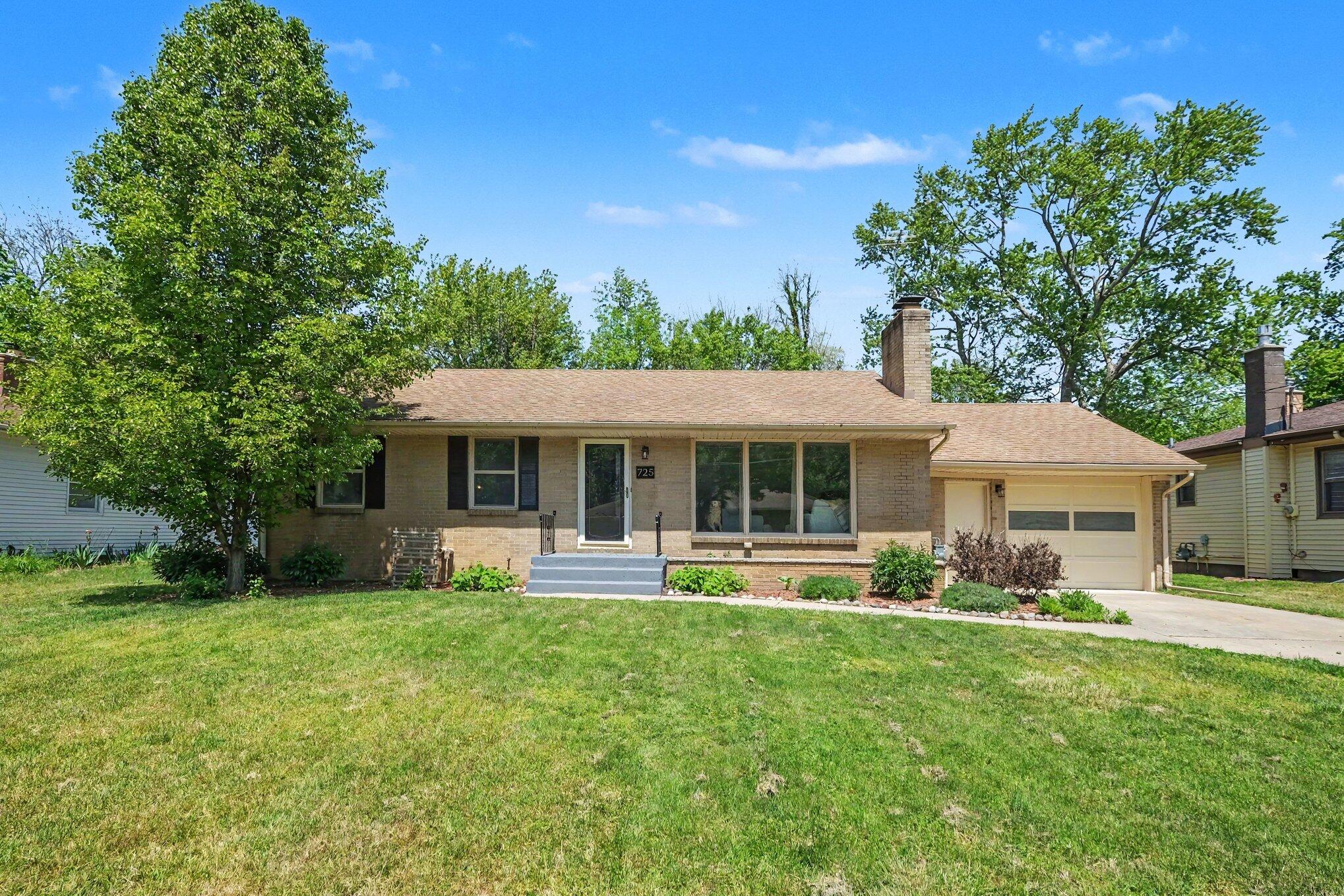 725 Parkway Drive NE Grand Rapids MI 49525
