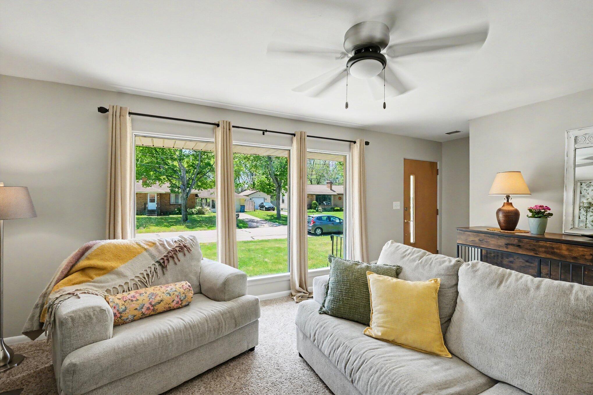 725 Parkway Drive NE Grand Rapids MI 49525