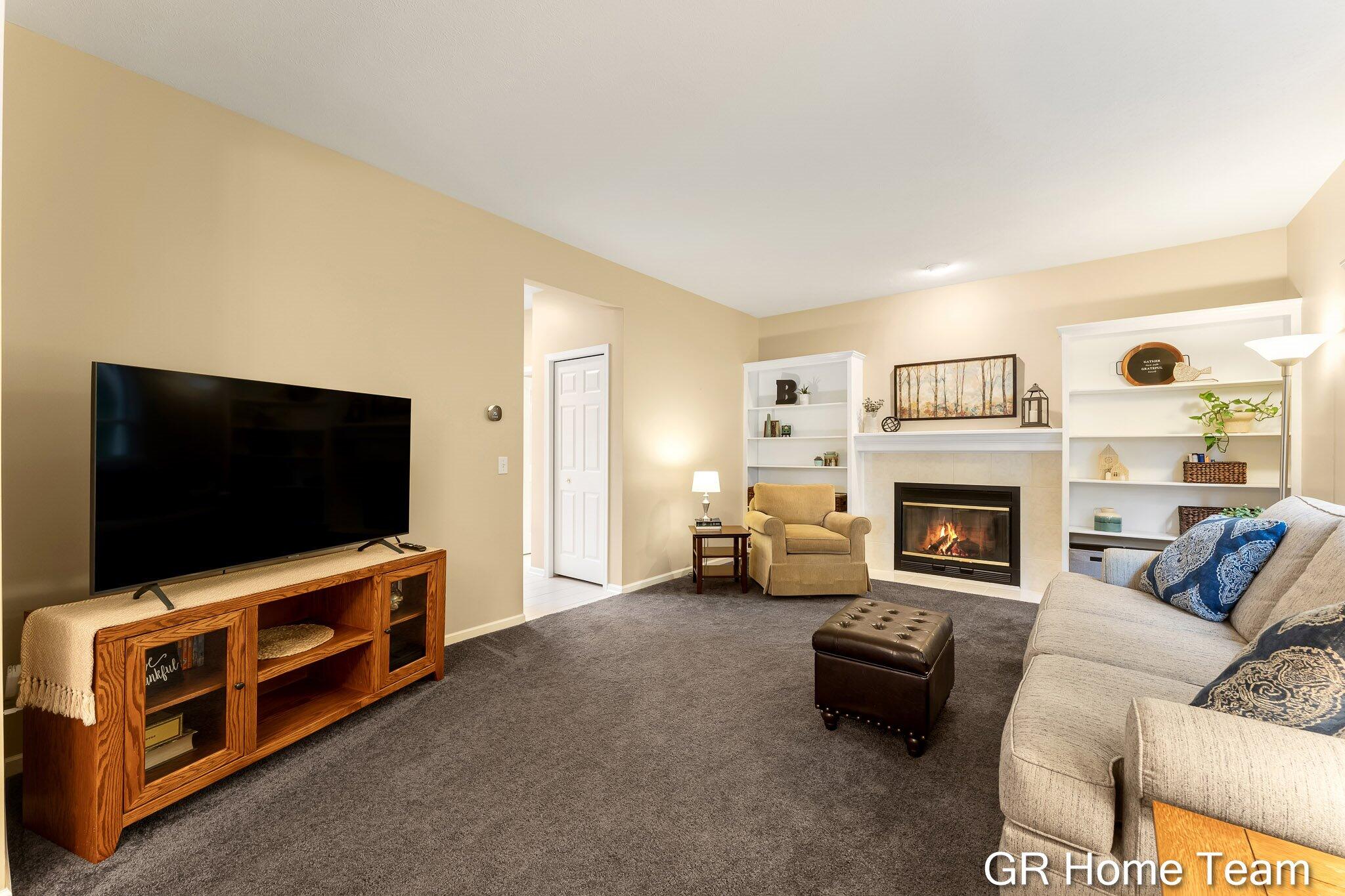7436 Las Palmas Drive NE Rockford MI 49341