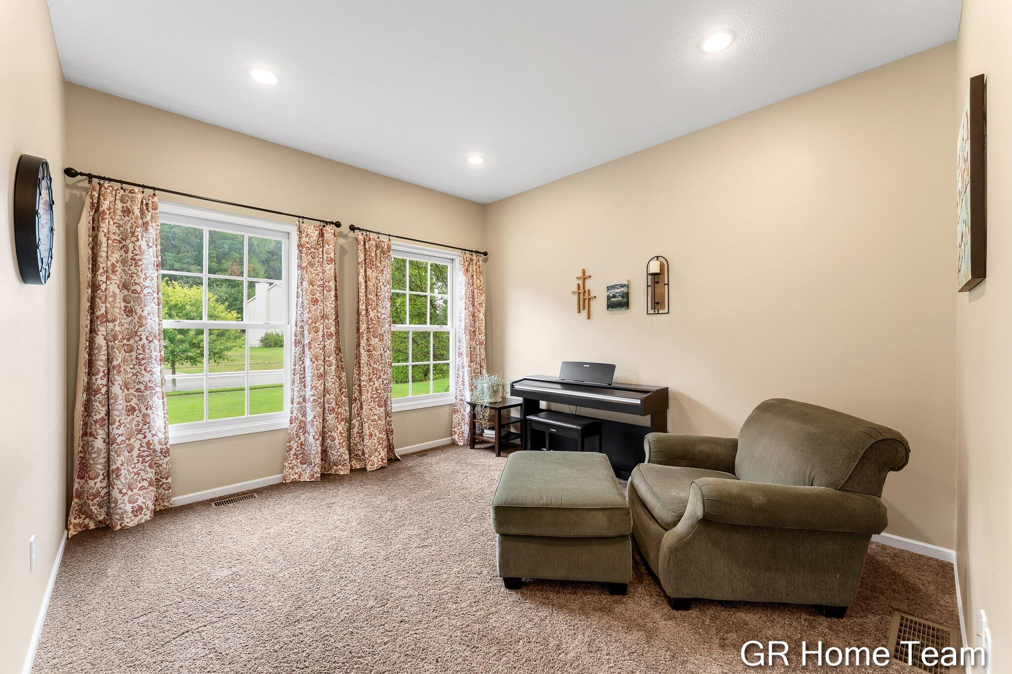 7436 Las Palmas Drive NE Rockford MI 49341