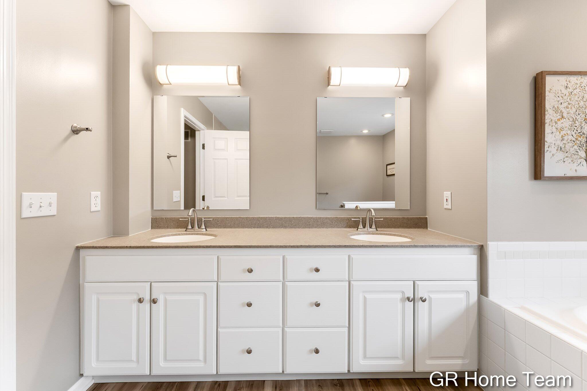 7436 Las Palmas Drive NE Rockford MI 49341