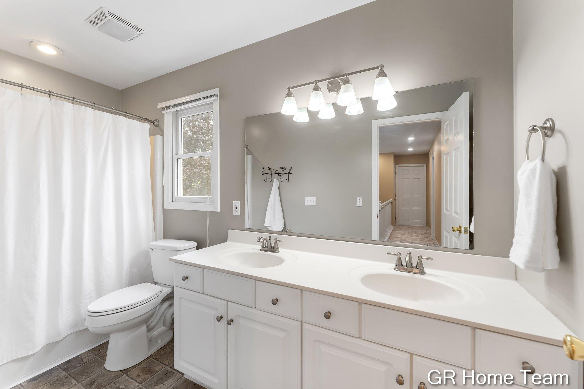 7436 Las Palmas Drive NE Rockford MI 49341