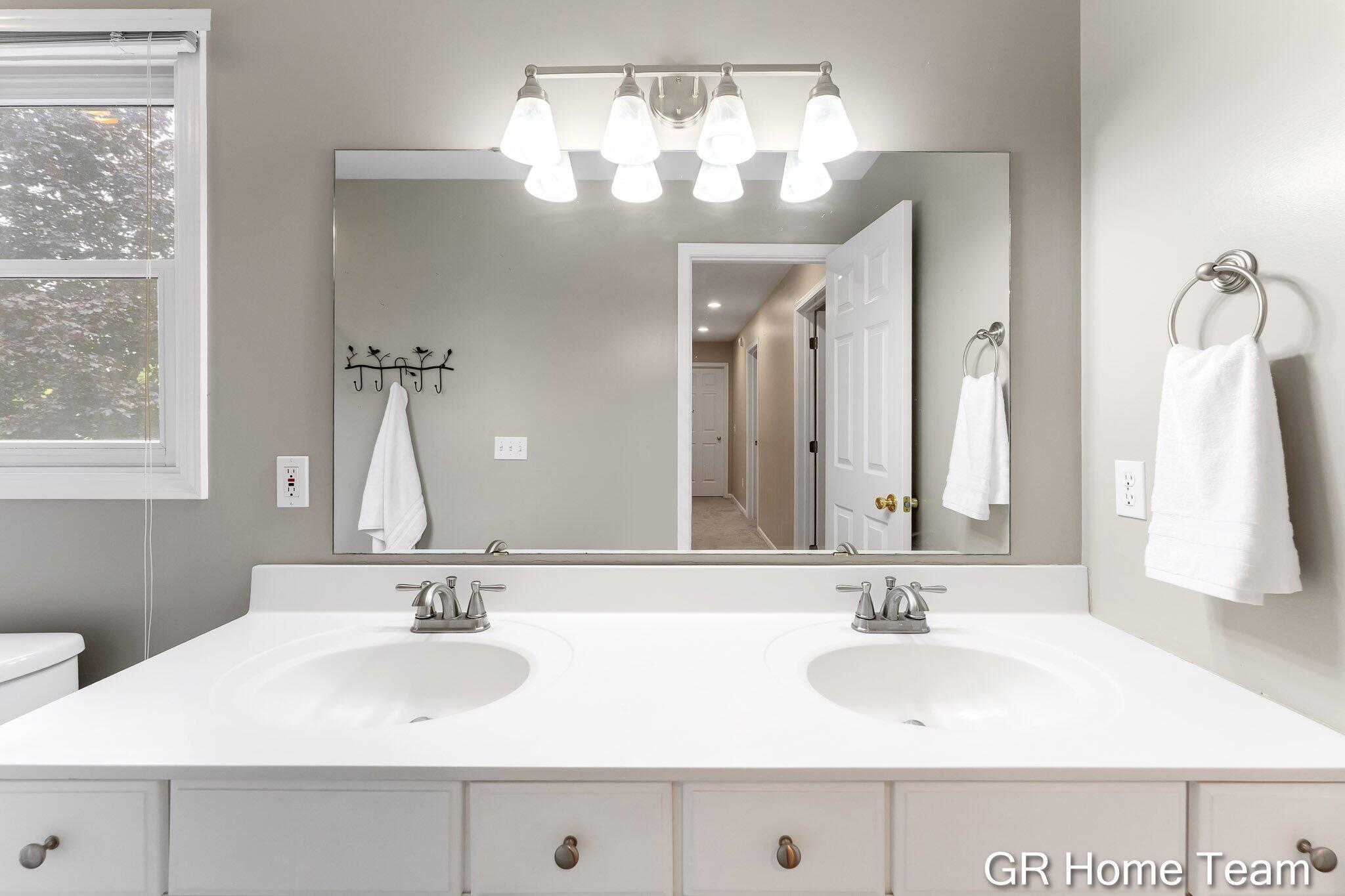 7436 Las Palmas Drive NE Rockford MI 49341