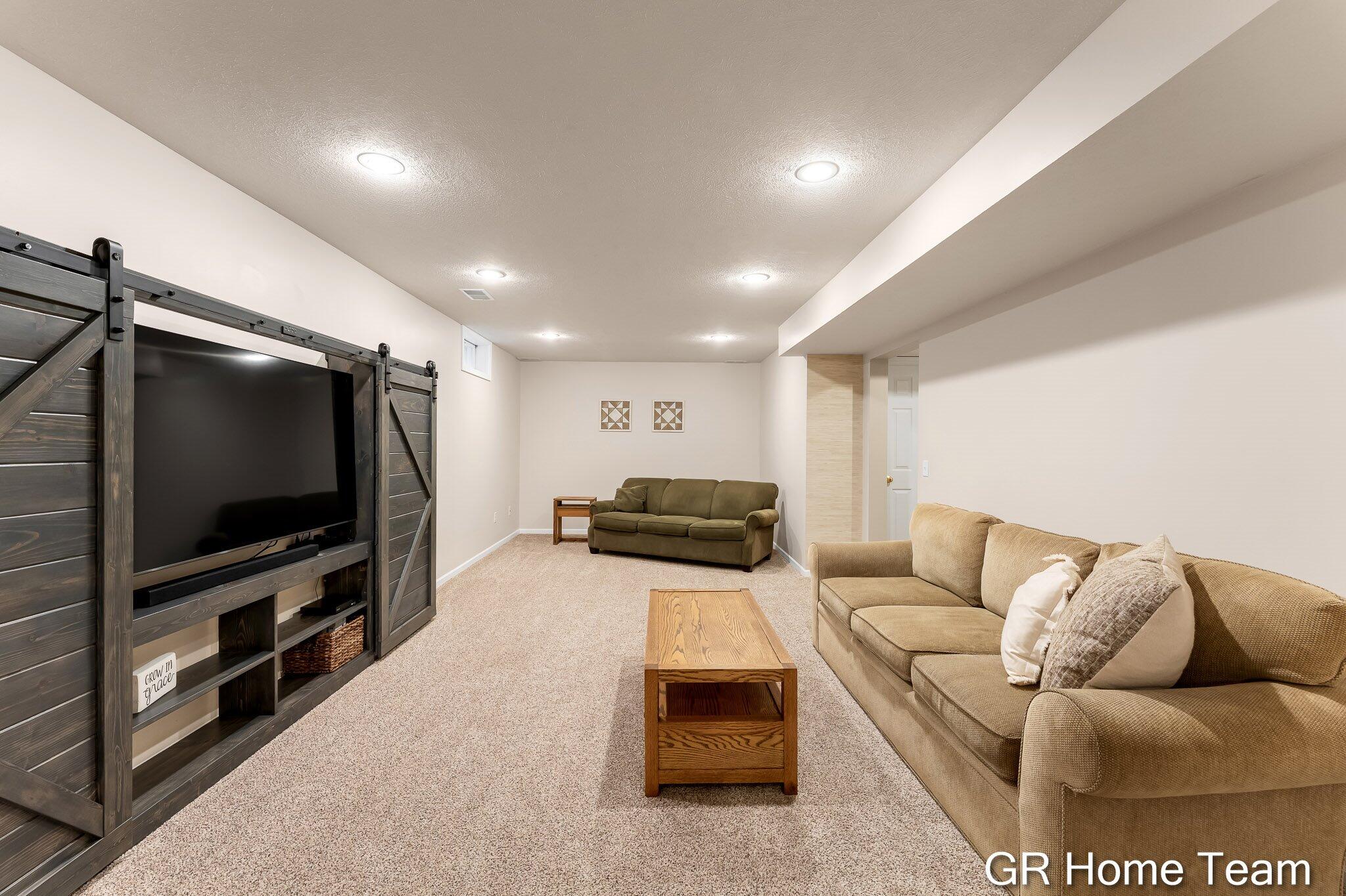 7436 Las Palmas Drive NE Rockford MI 49341