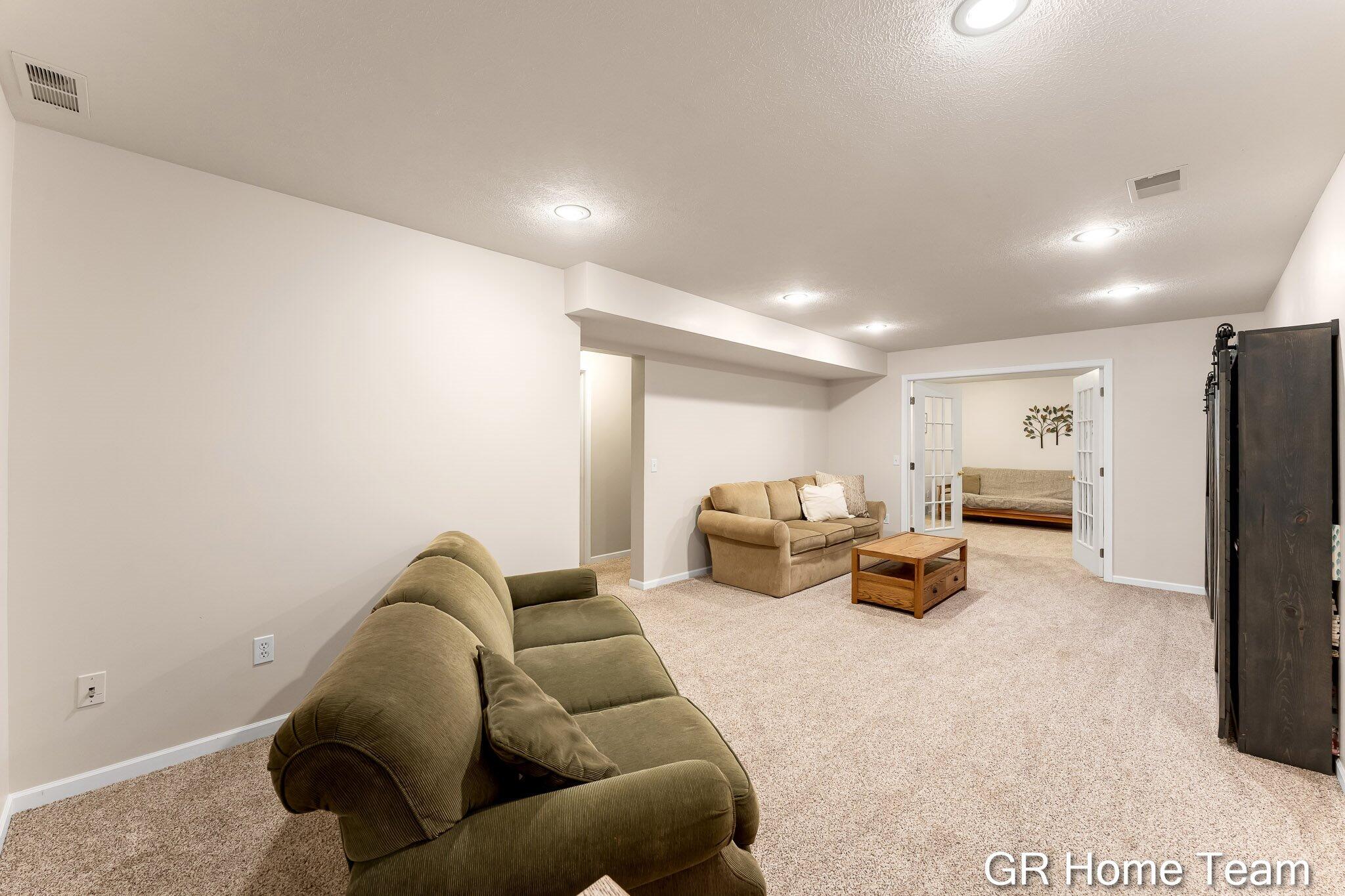 7436 Las Palmas Drive NE Rockford MI 49341