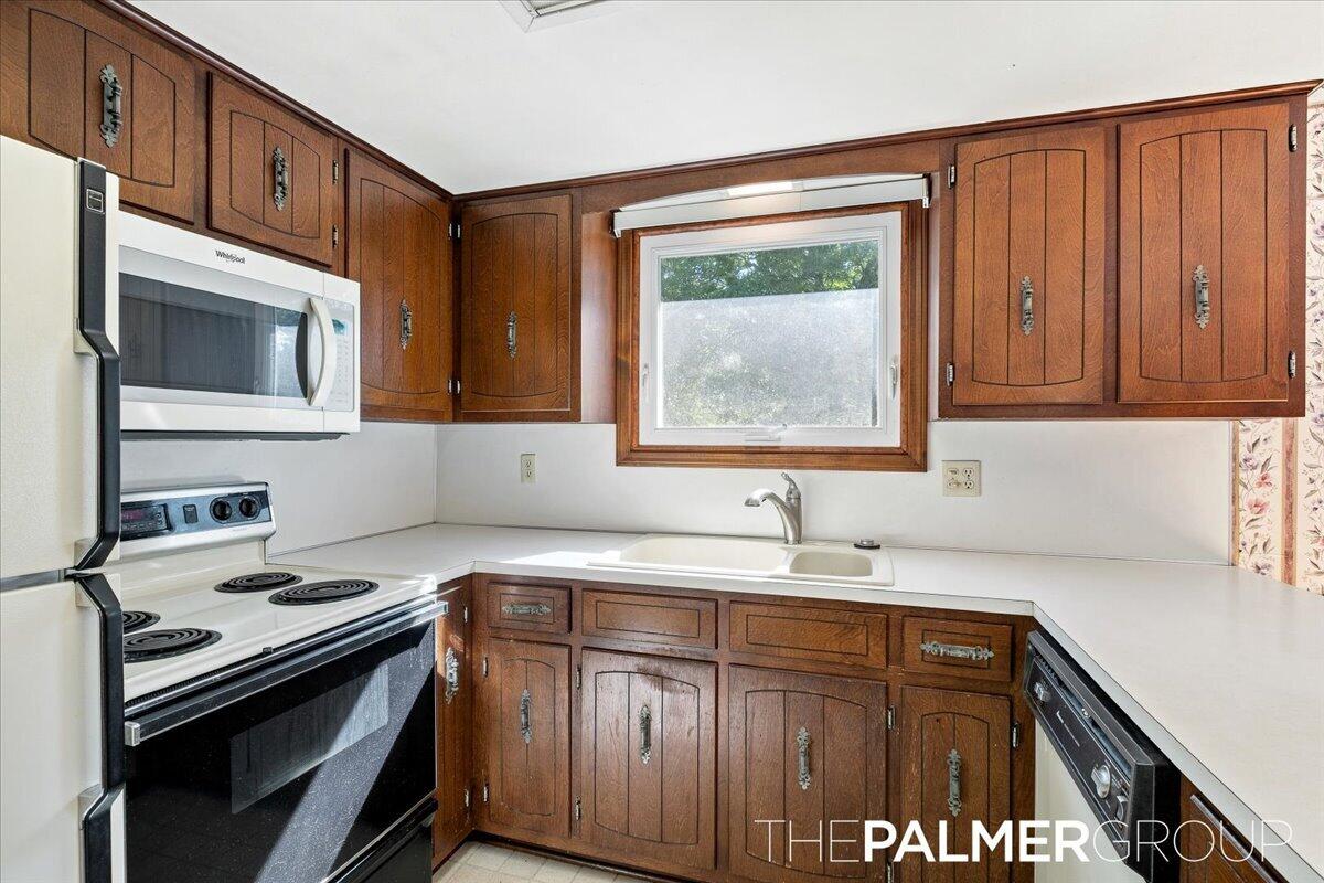 271 Brook Lane Avenue Holland MI 49423