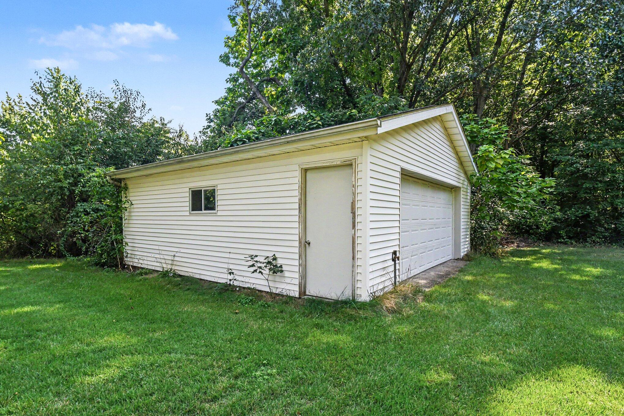 1892 Maple Lane Benton Harbor MI 49022