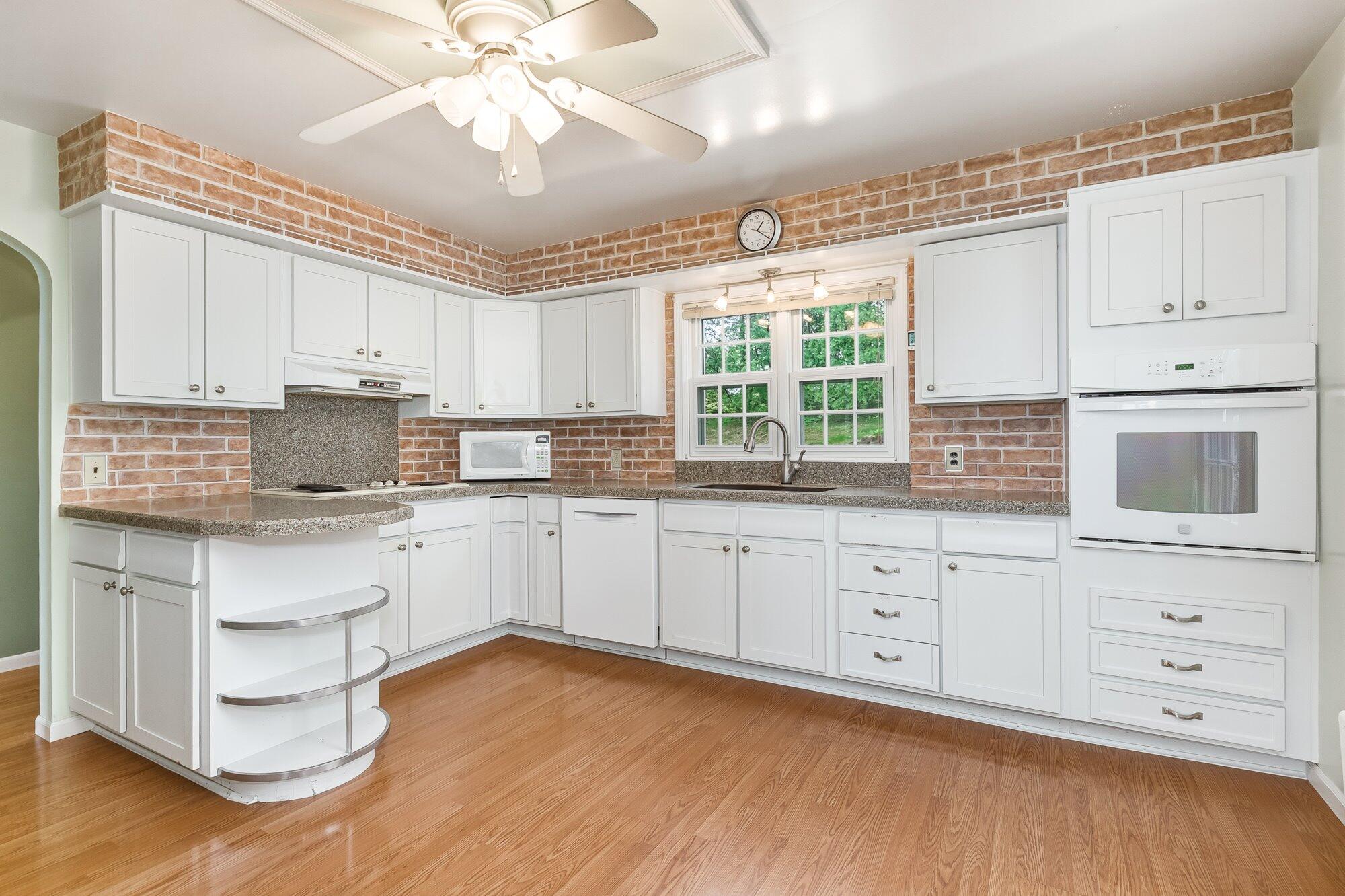 434 Crooked Lake Drive W Kalamazoo MI 49009