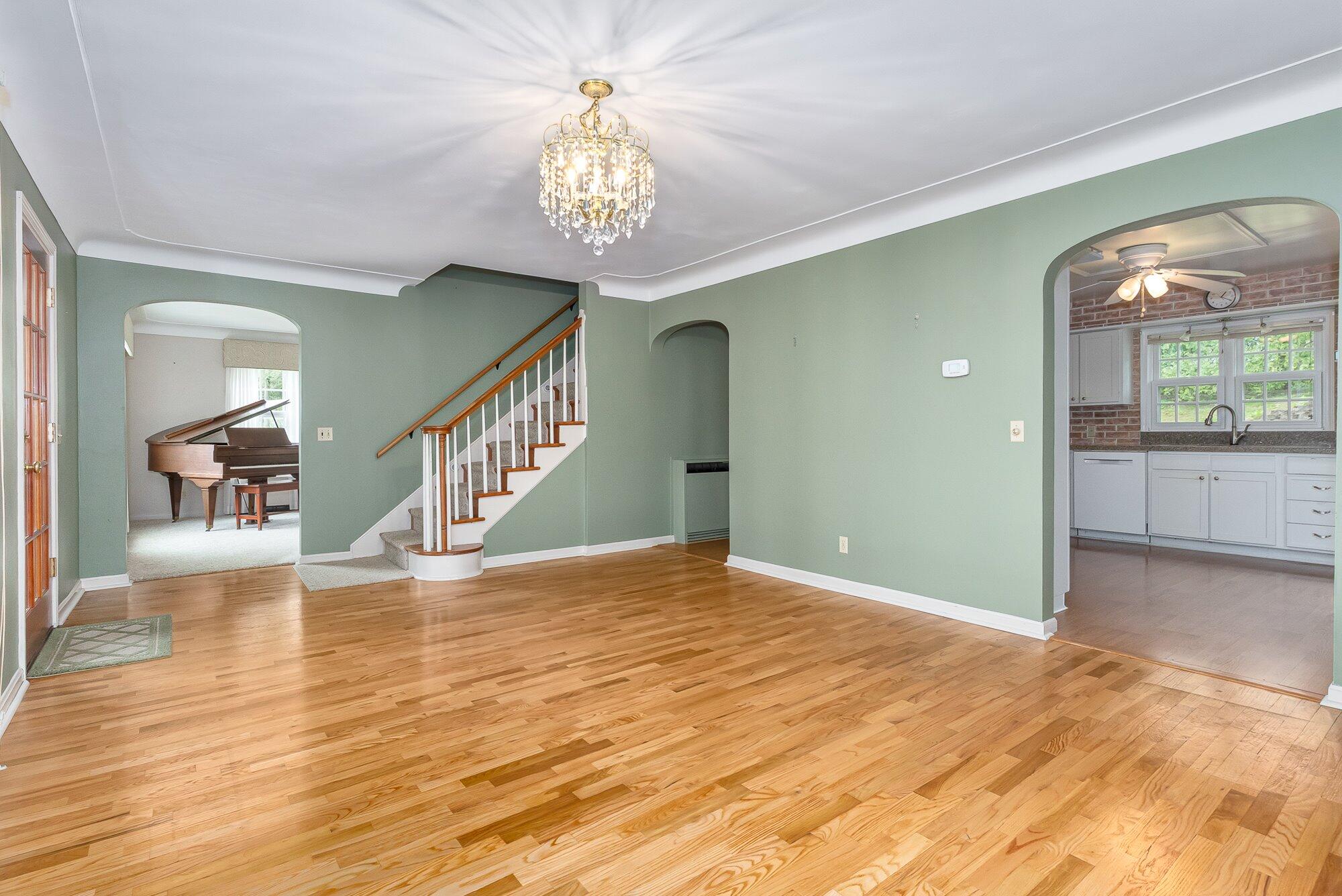 434 Crooked Lake Drive W Kalamazoo MI 49009