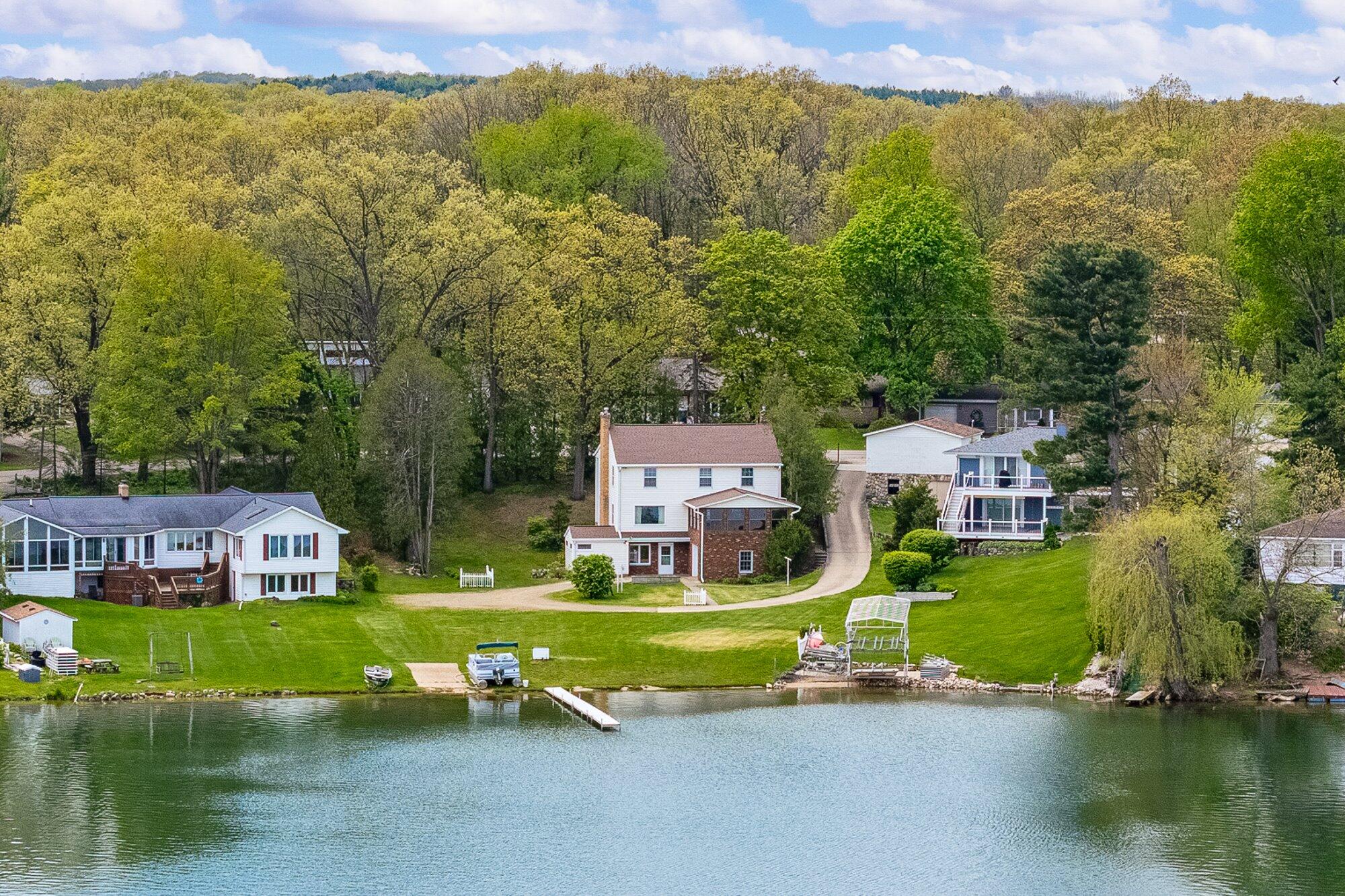 434 Crooked Lake Drive W Kalamazoo MI 49009
