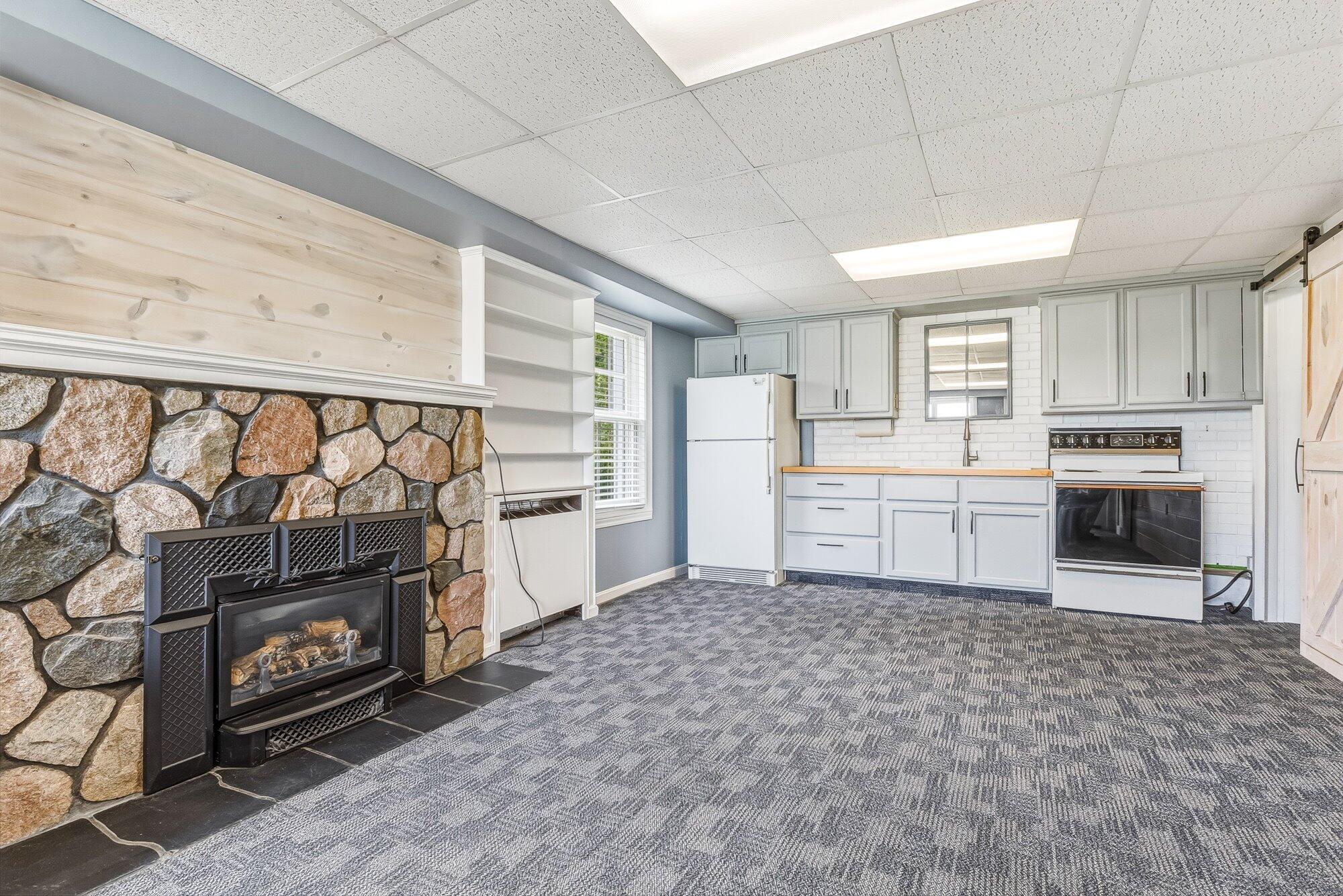 434 Crooked Lake Drive W Kalamazoo MI 49009