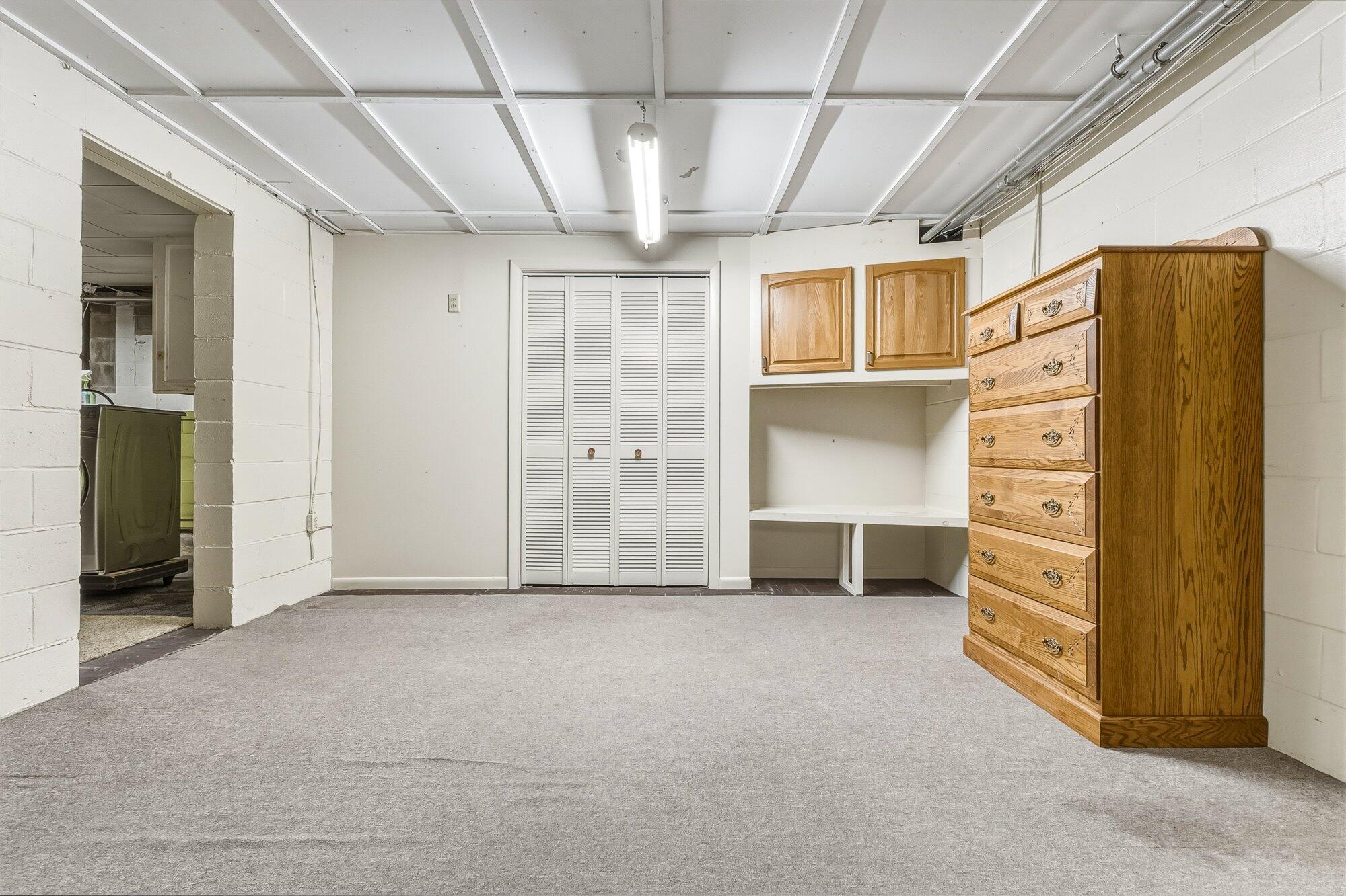 434 Crooked Lake Drive W Kalamazoo MI 49009