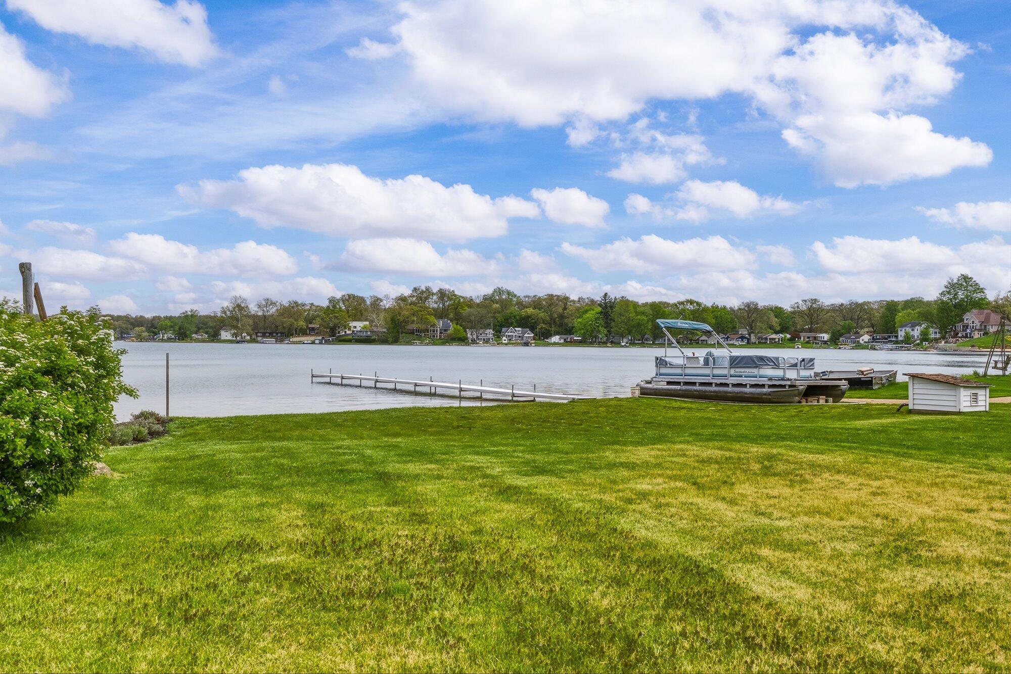434 Crooked Lake Drive W Kalamazoo MI 49009