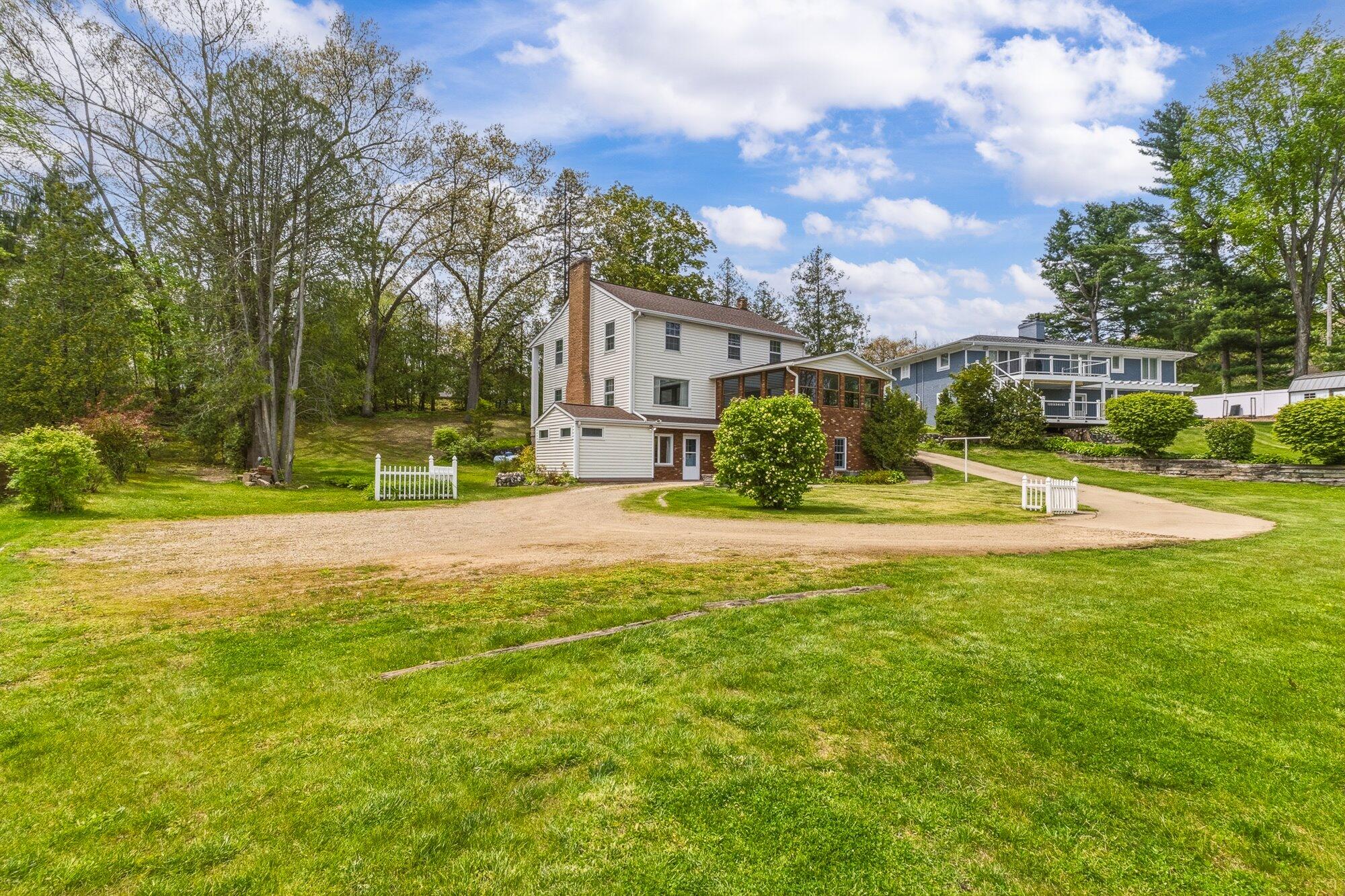 434 Crooked Lake Drive W Kalamazoo MI 49009
