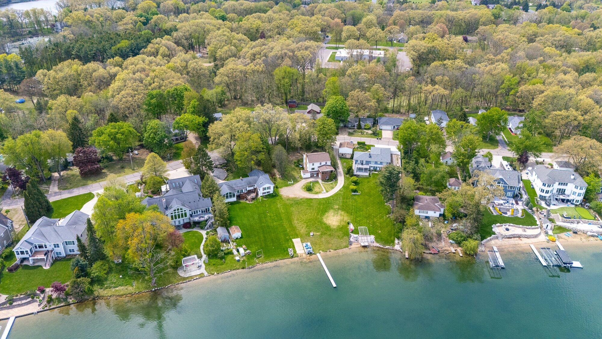 434 Crooked Lake Drive W Kalamazoo MI 49009