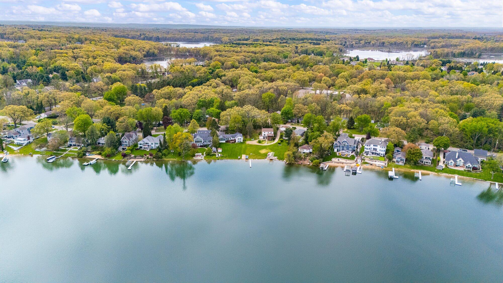 434 Crooked Lake Drive W Kalamazoo MI 49009