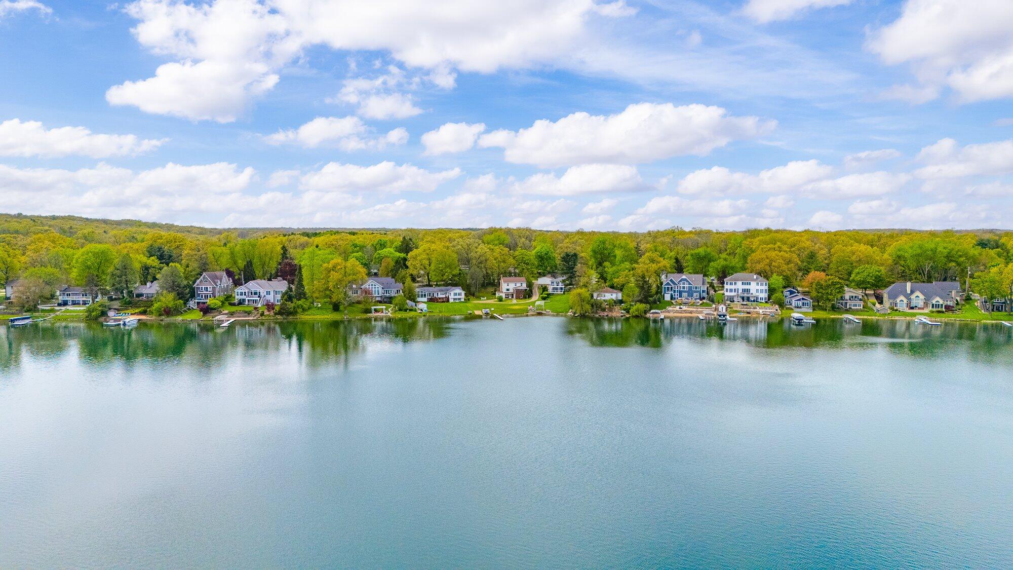 434 Crooked Lake Drive W Kalamazoo MI 49009
