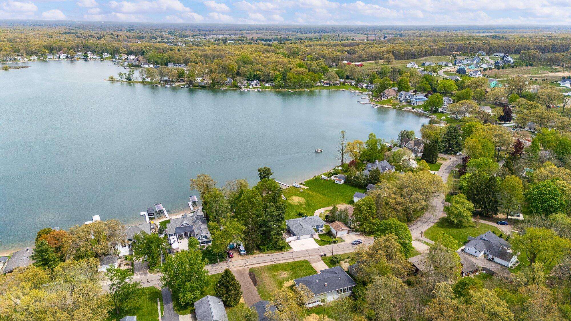 434 Crooked Lake Drive W Kalamazoo MI 49009