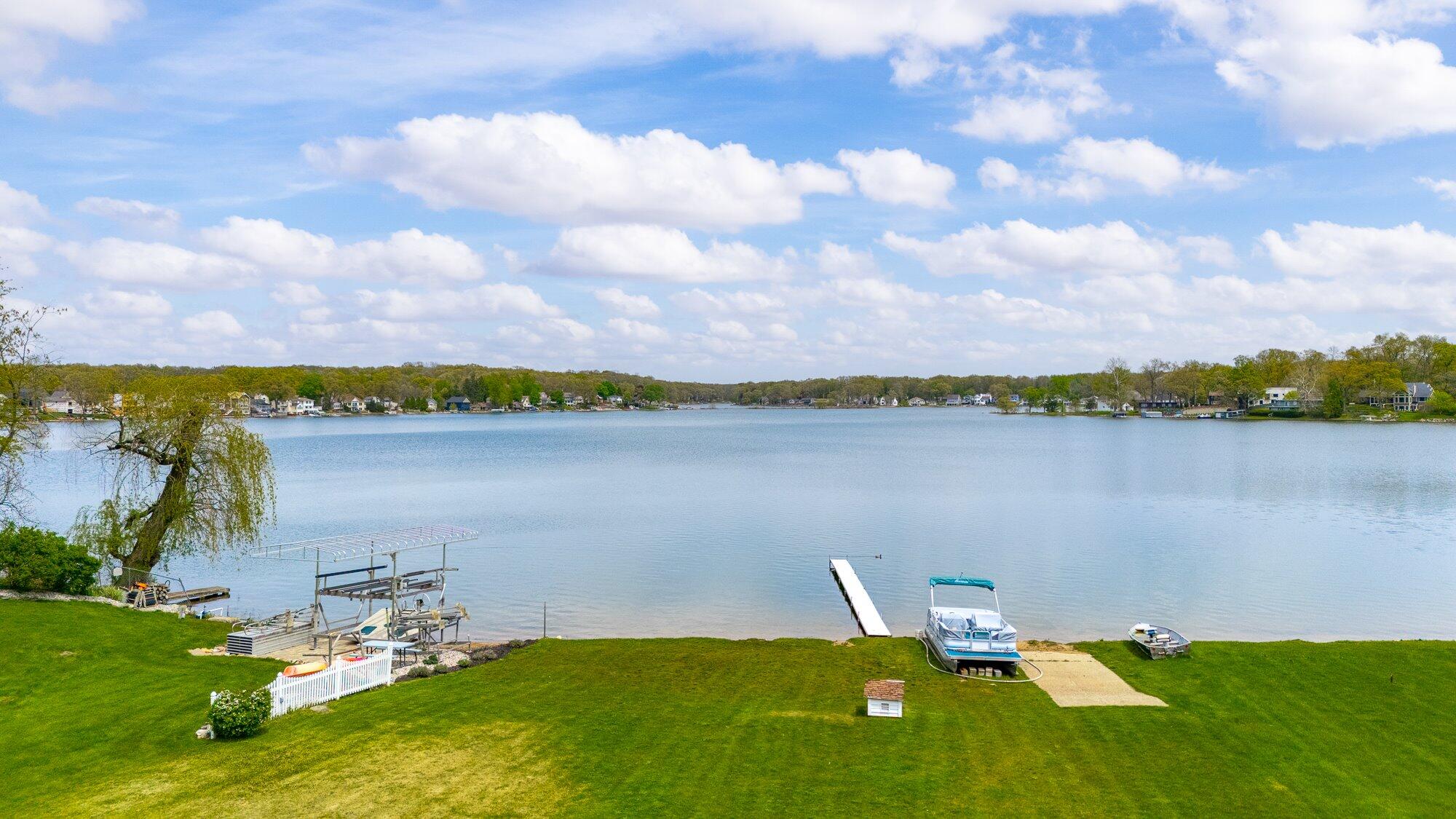 434 Crooked Lake Drive W Kalamazoo MI 49009