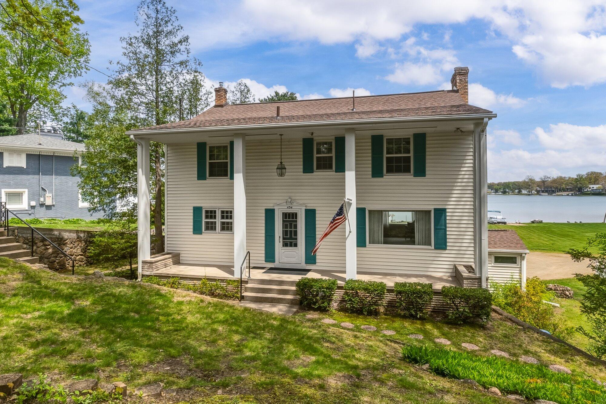 434 Crooked Lake Drive W Kalamazoo MI 49009