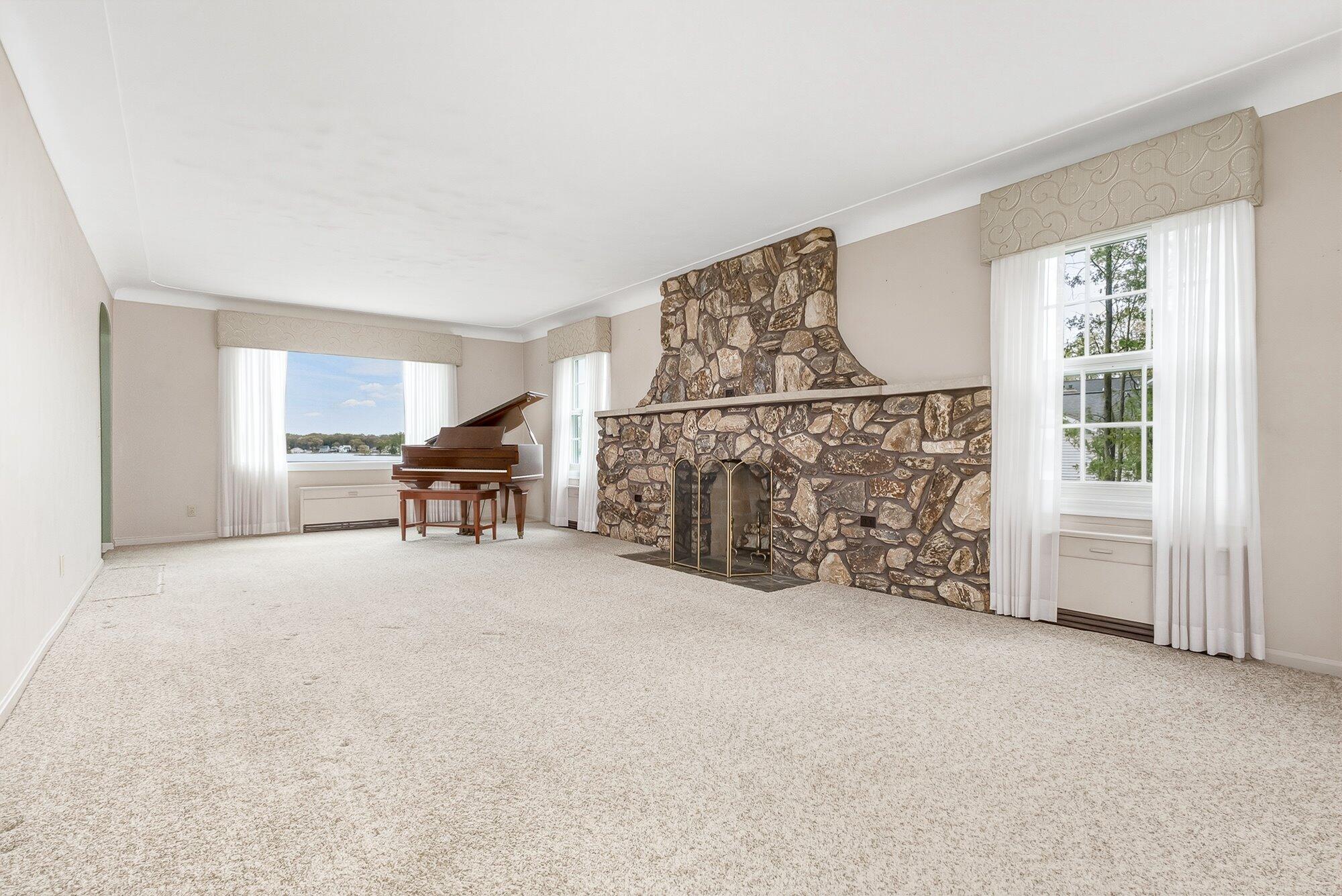 434 Crooked Lake Drive W Kalamazoo MI 49009