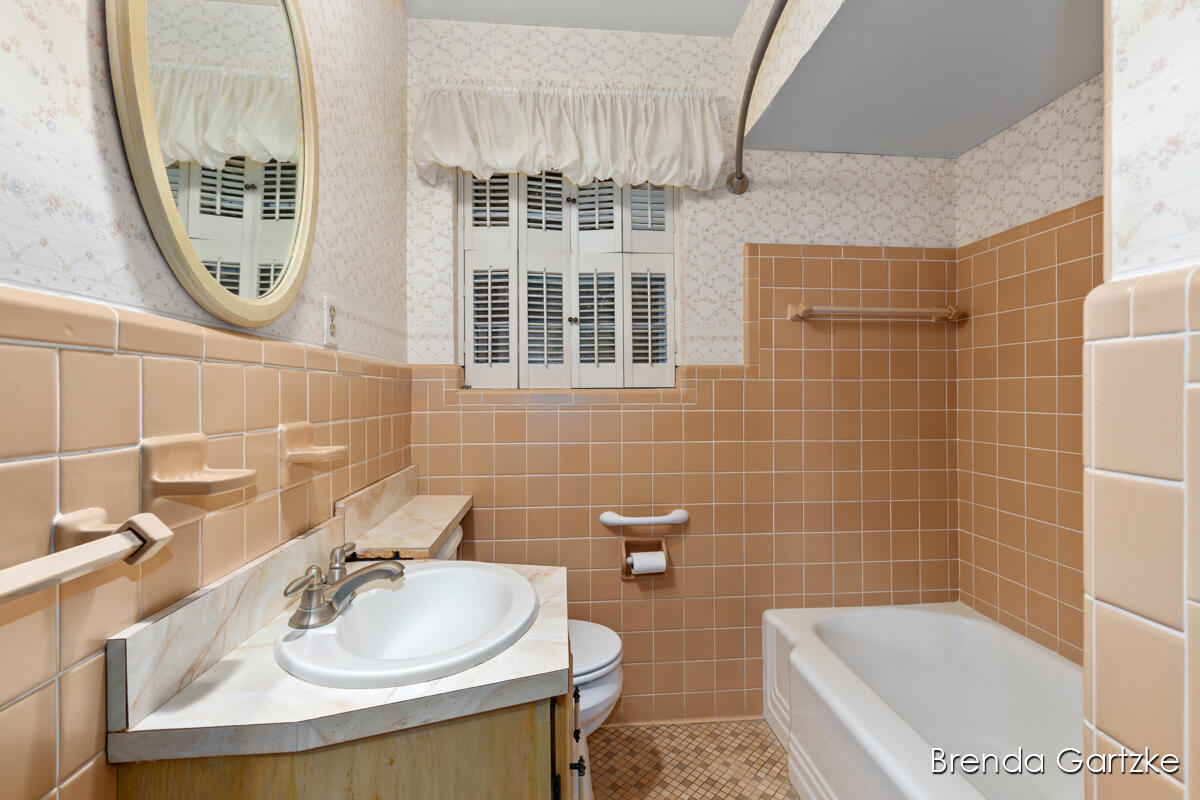 1012 Northlawn Street NE Grand Rapids MI 49505