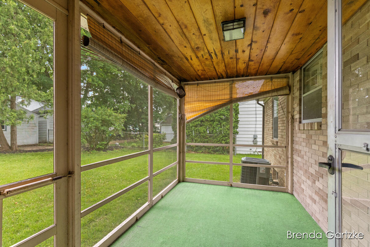 1012 Northlawn Street NE Grand Rapids MI 49505