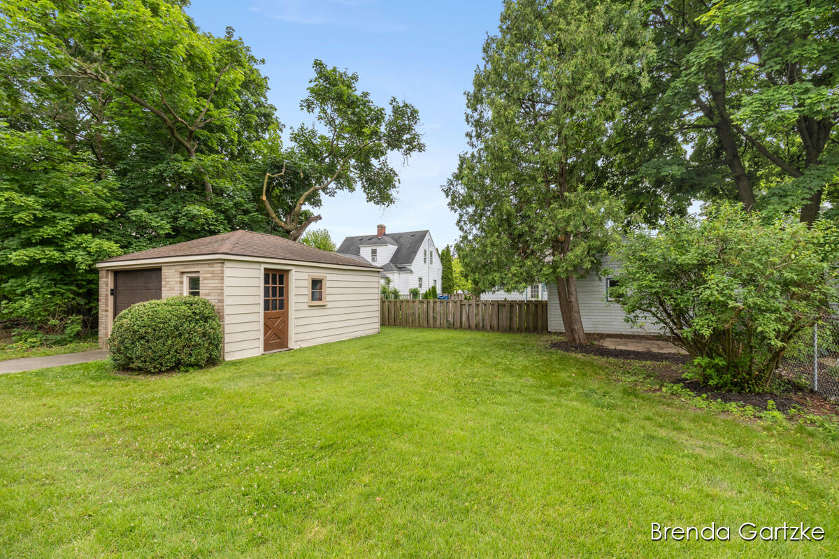 1012 Northlawn Street NE Grand Rapids MI 49505