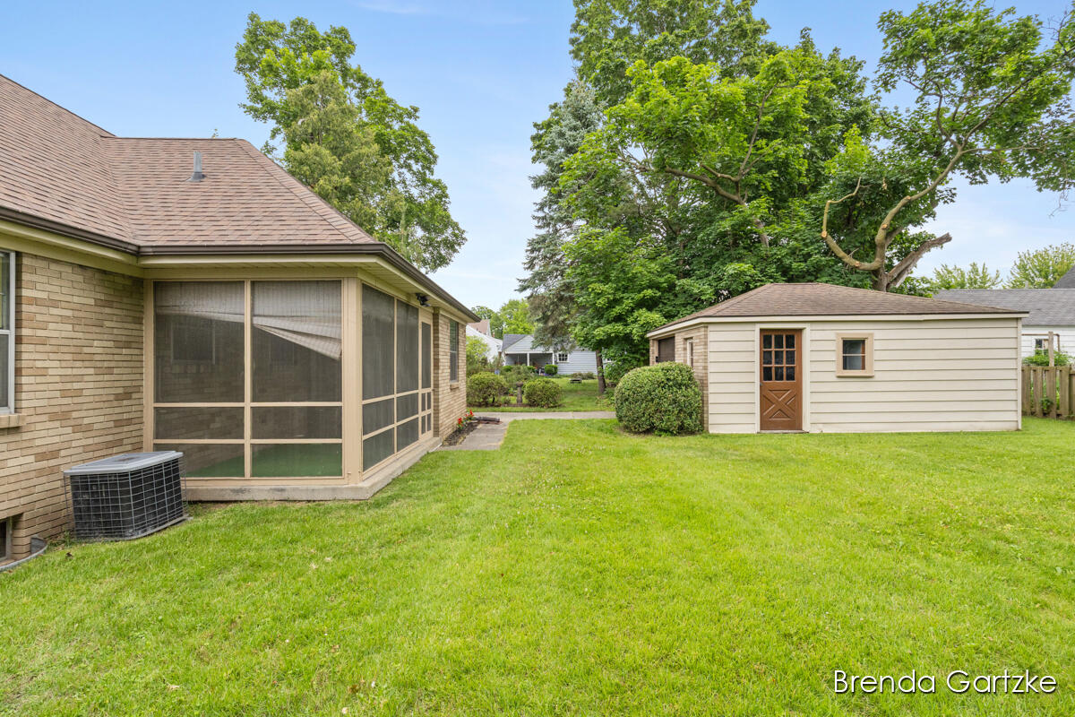 1012 Northlawn Street NE Grand Rapids MI 49505