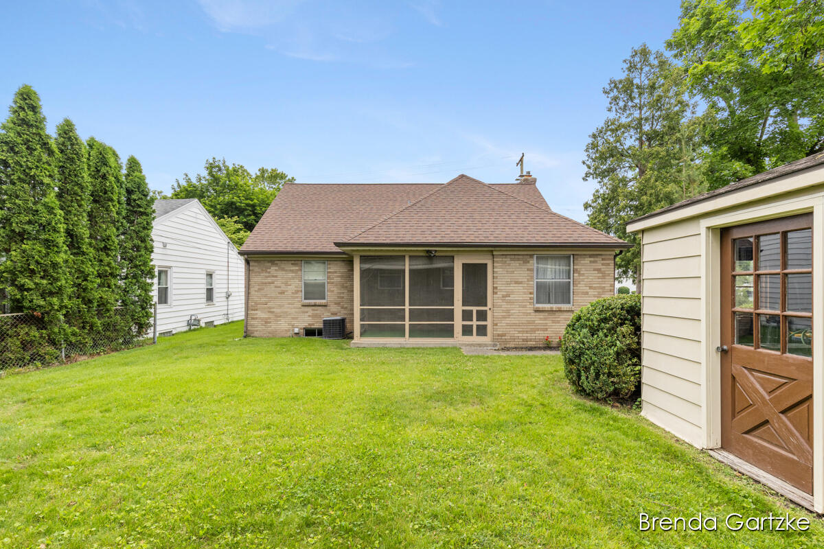 1012 Northlawn Street NE Grand Rapids MI 49505